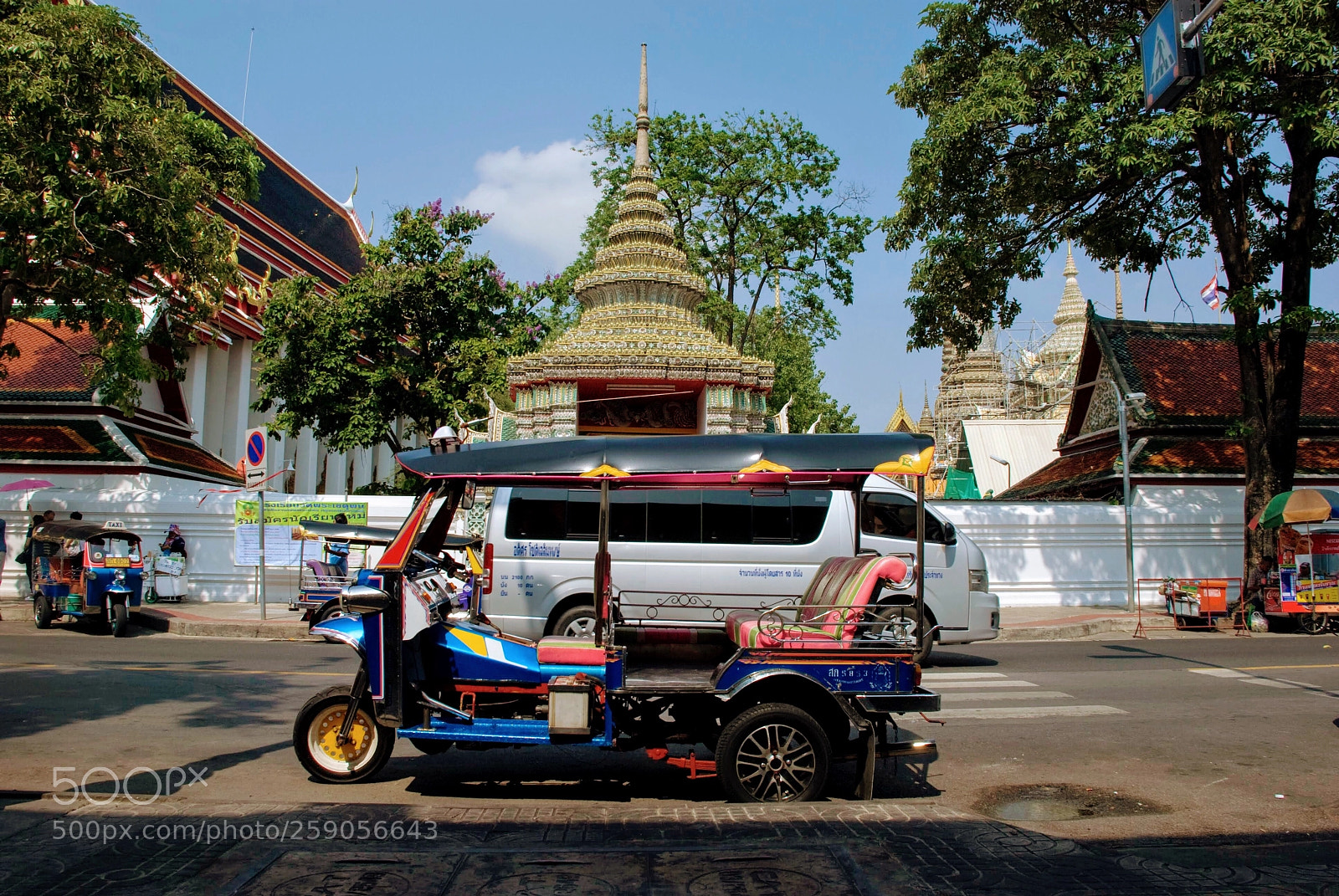 Nikon D80 sample photo. Tuktuk and wat pho photography