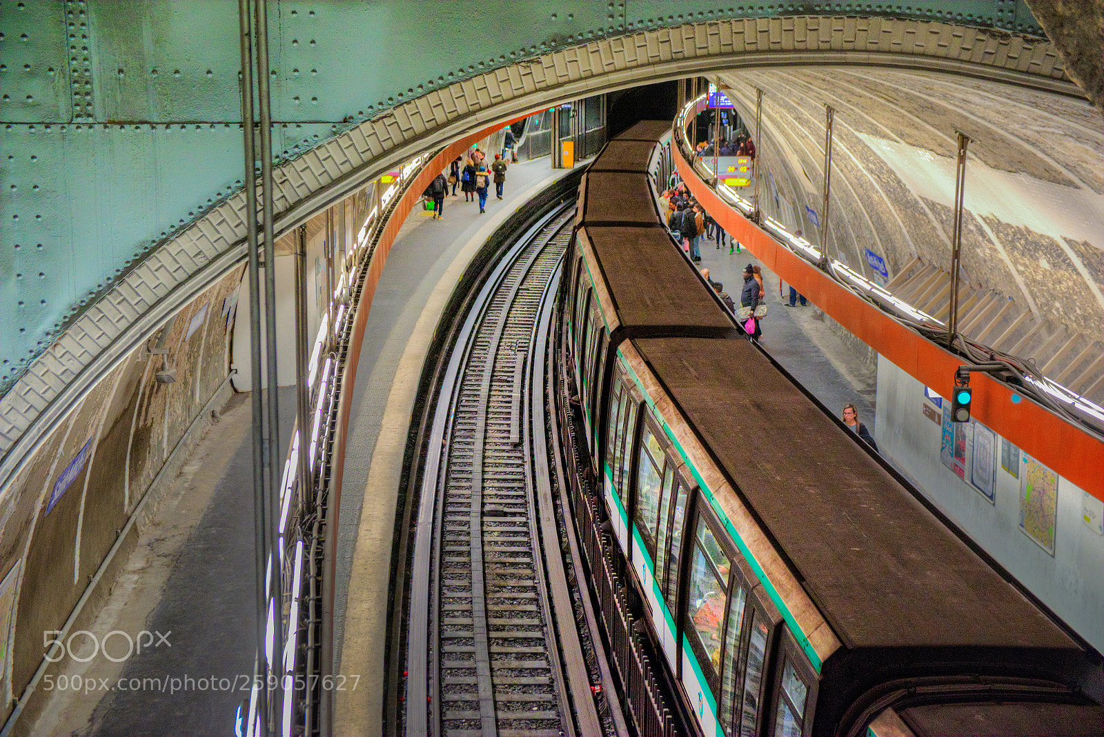 Fujifilm X-T1 sample photo. Metro photography