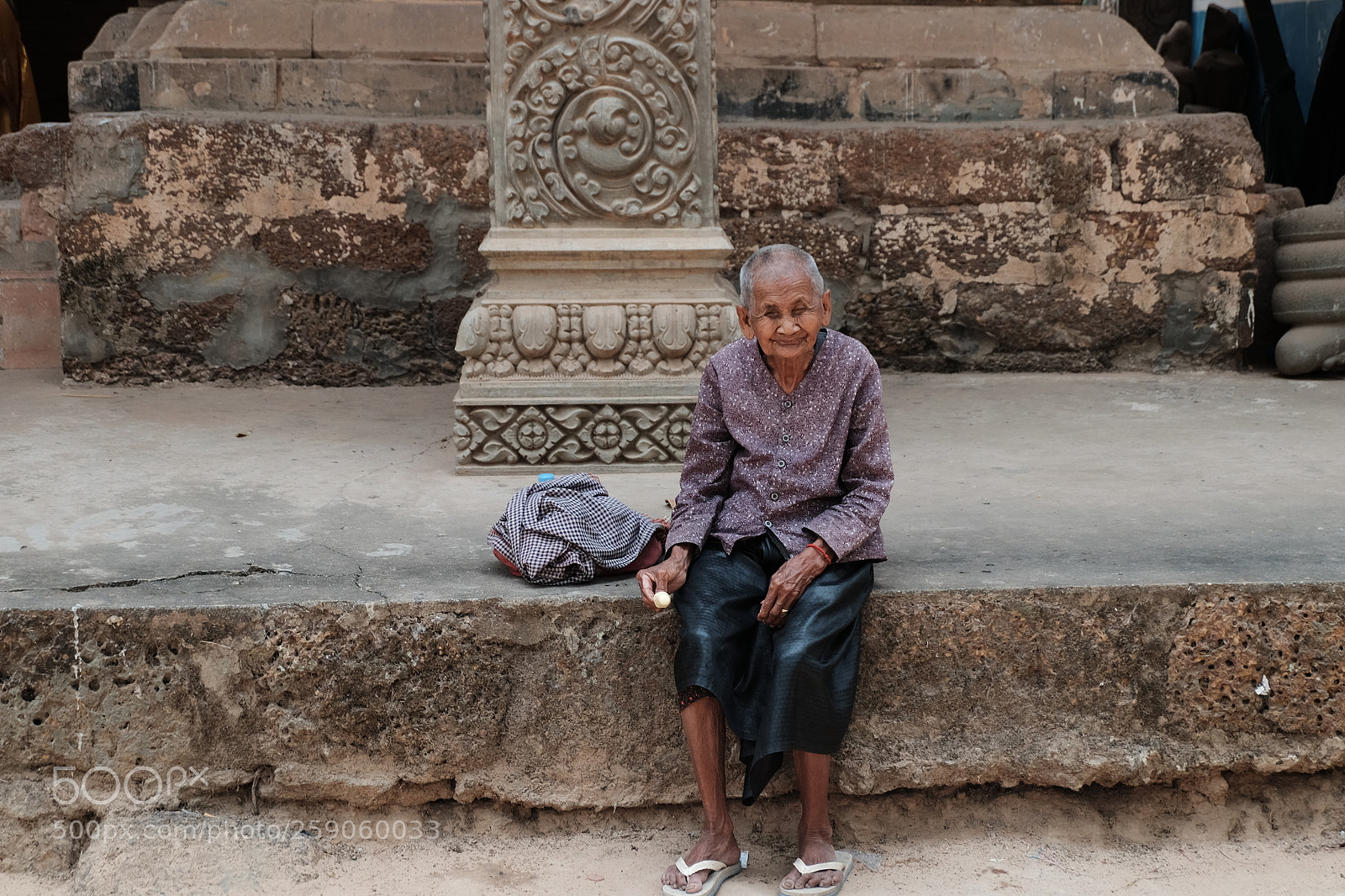 Fujifilm X-T10 sample photo. Old lady photography