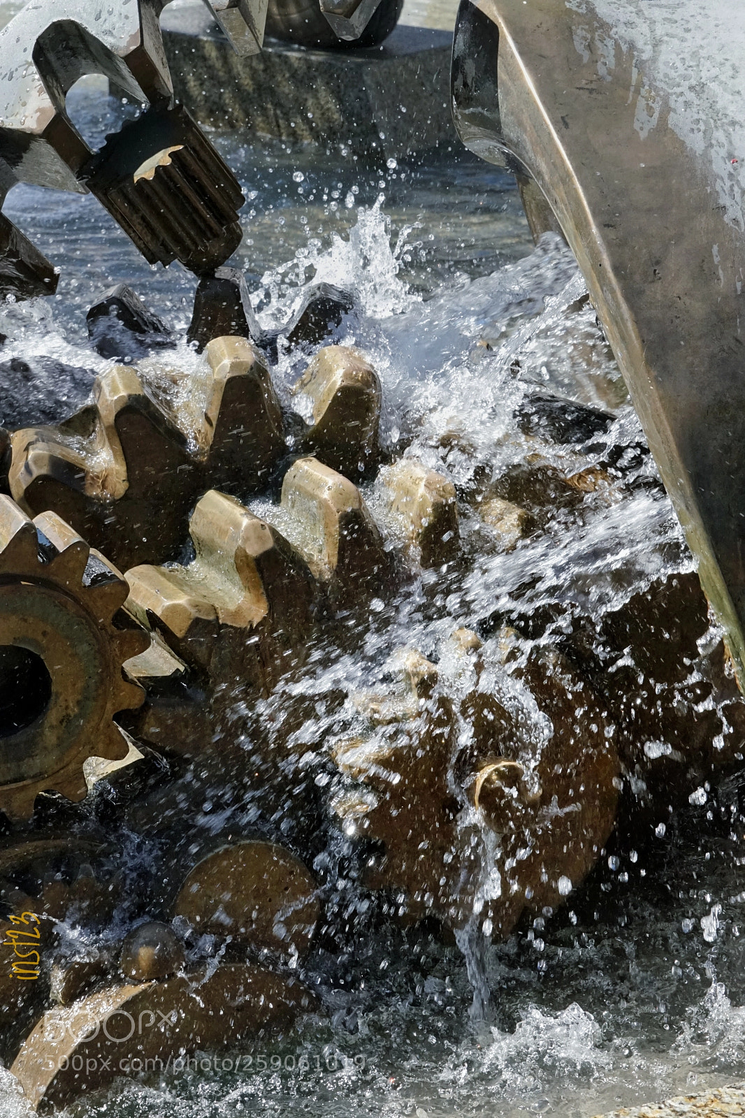 Sony a7 II sample photo. Sprudelndes wasser/bubbling water photography