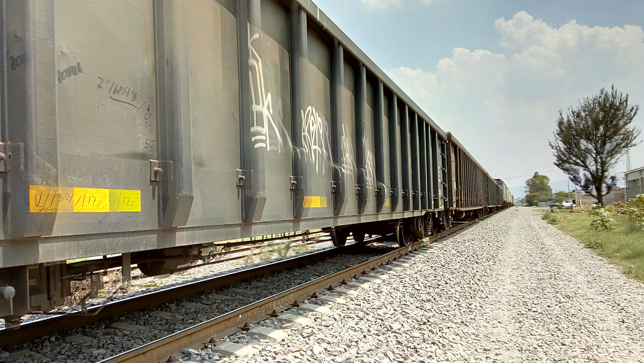 Motorola Moto E4 sample photo. Trenes photography