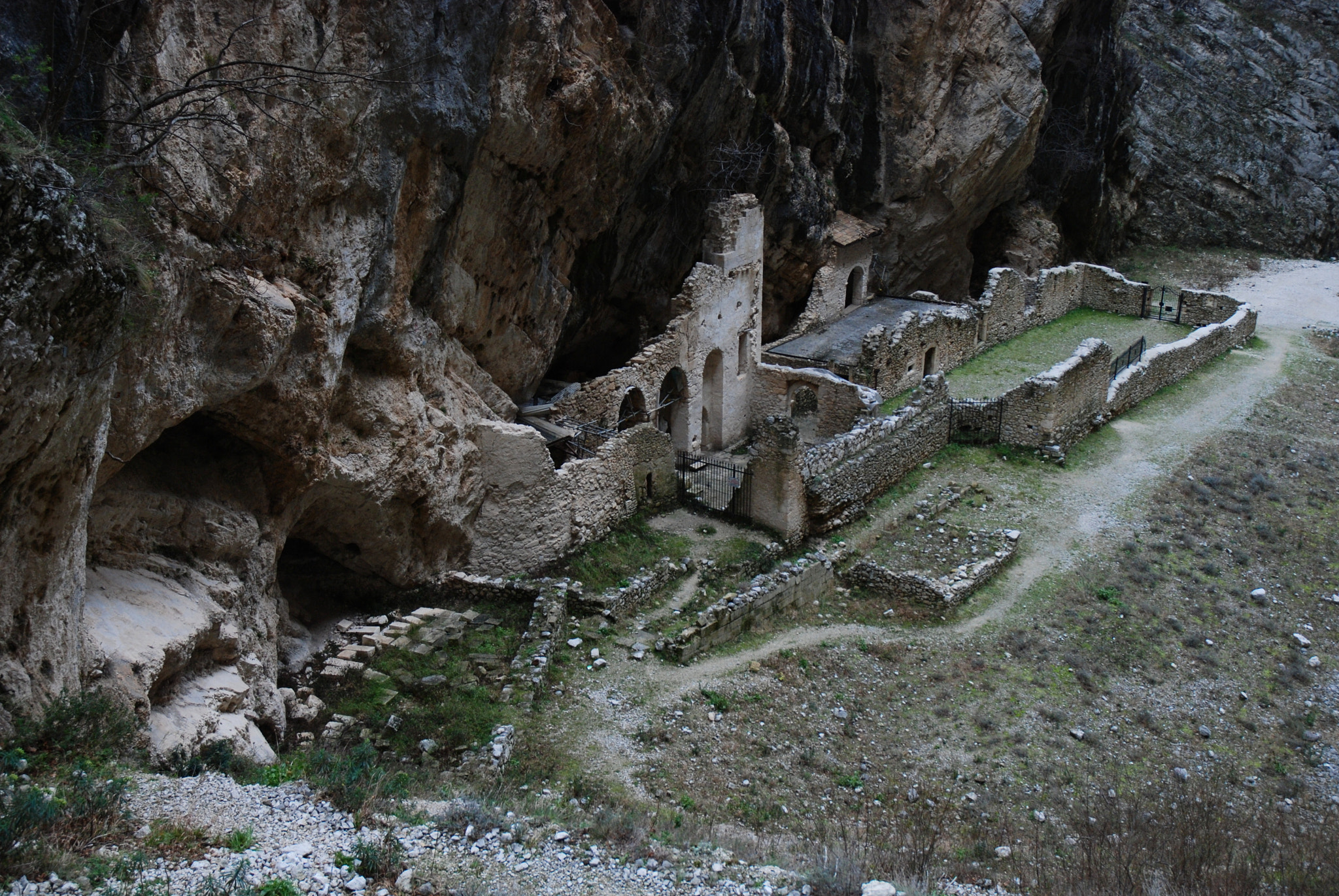 Nikon D80 sample photo. Ruins in the gorge photography