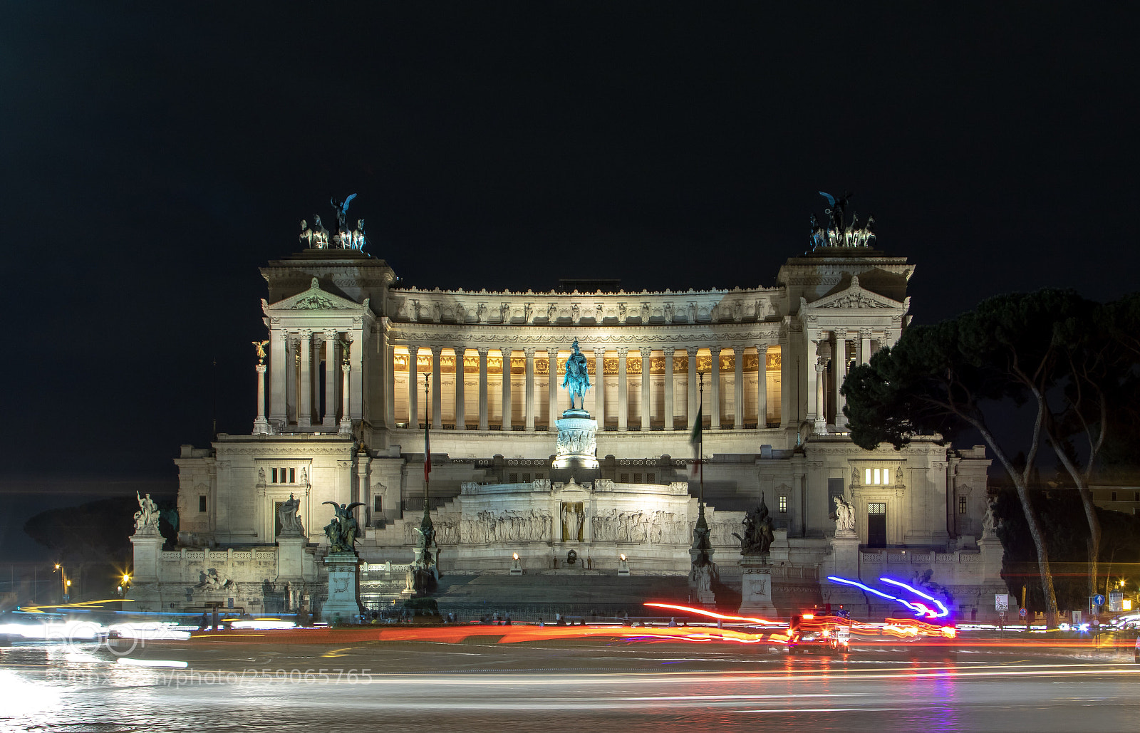 Canon EOS 7D Mark II sample photo. Piazza venezia photography