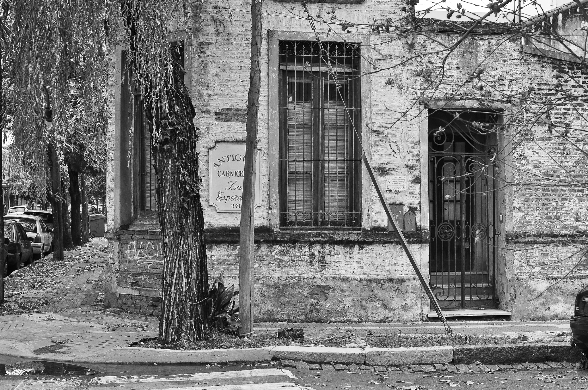Nikon D90 + Nikon AF-S DX Nikkor 35mm F1.8G sample photo. La antigua carnicería photography