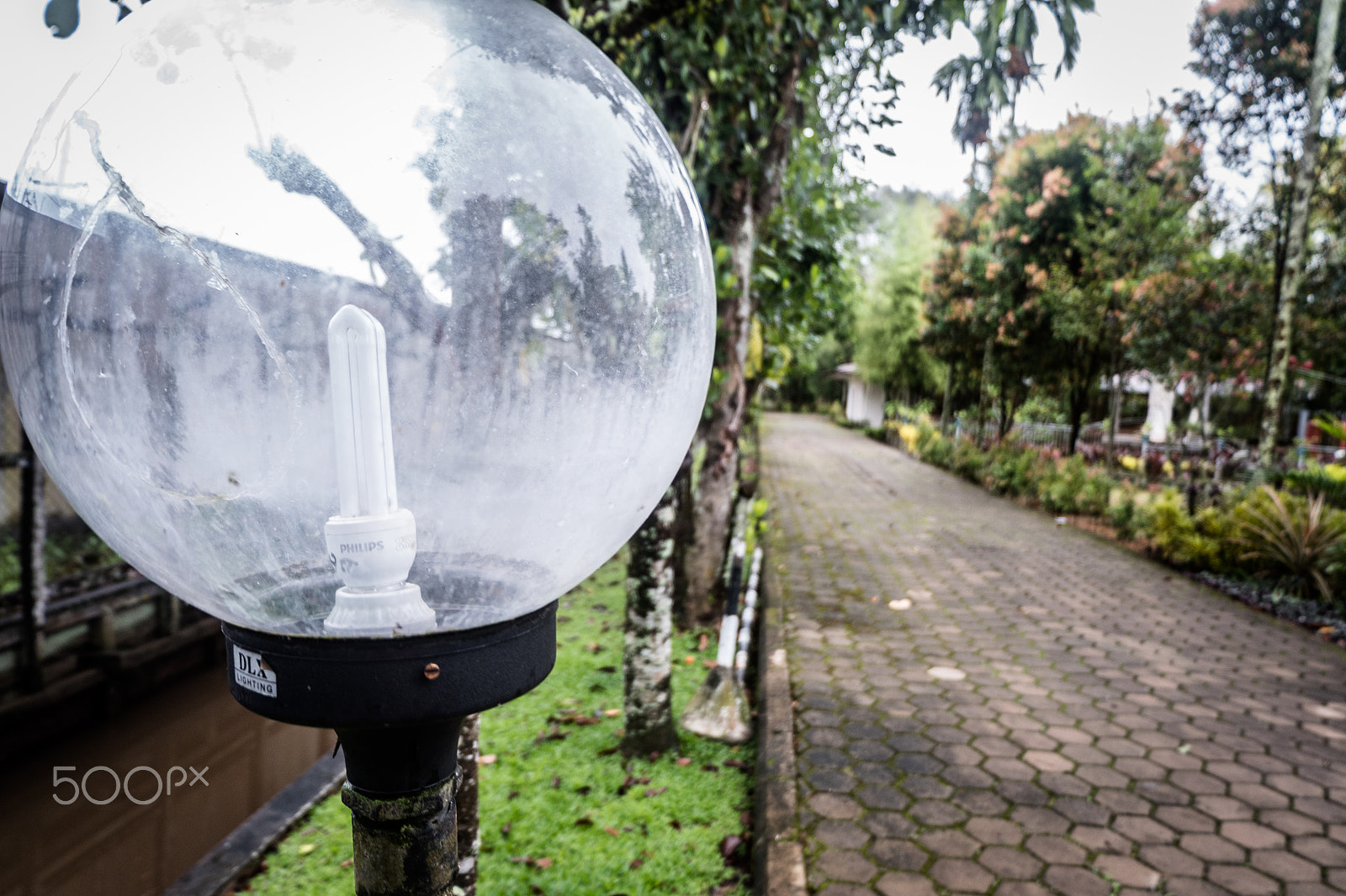 Fujifilm X-A10 sample photo. Gardenlamp photography