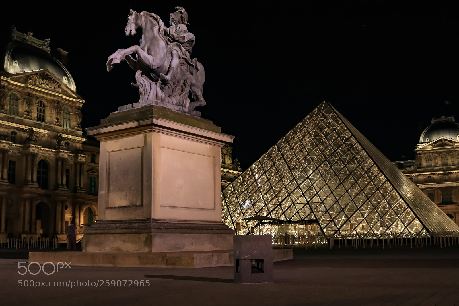 Canon EOS 77D (EOS 9000D / EOS 770D) sample photo. Louvre and night photography