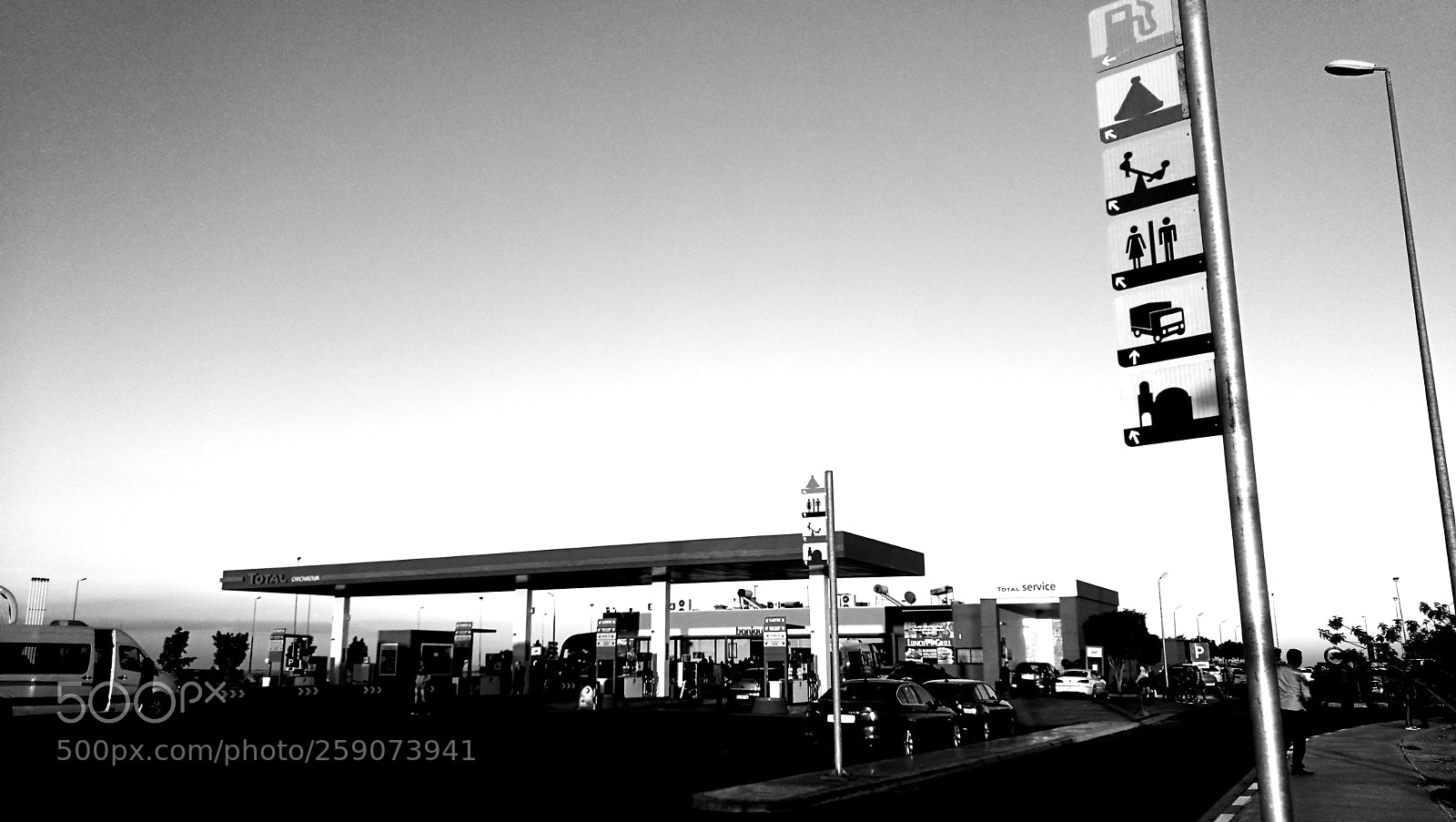 HUAWEI P9 sample photo. Gas station photography