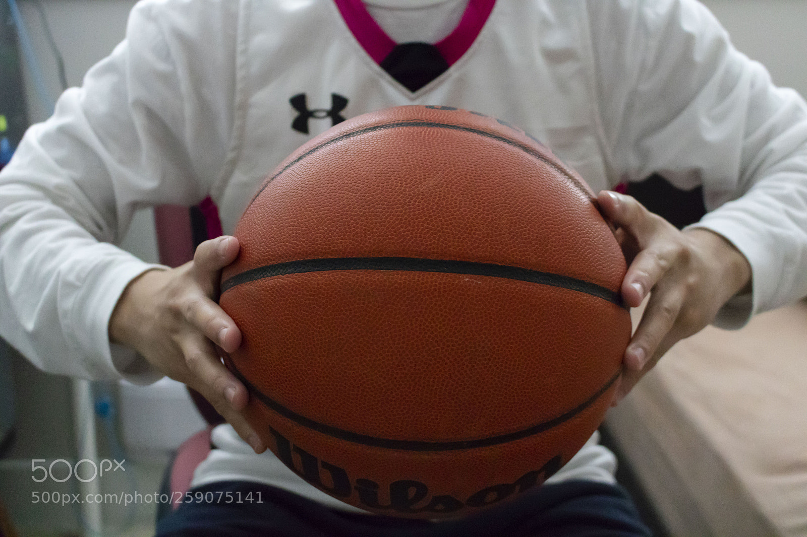 Canon EOS 750D (EOS Rebel T6i / EOS Kiss X8i) sample photo. Ball in hand photography