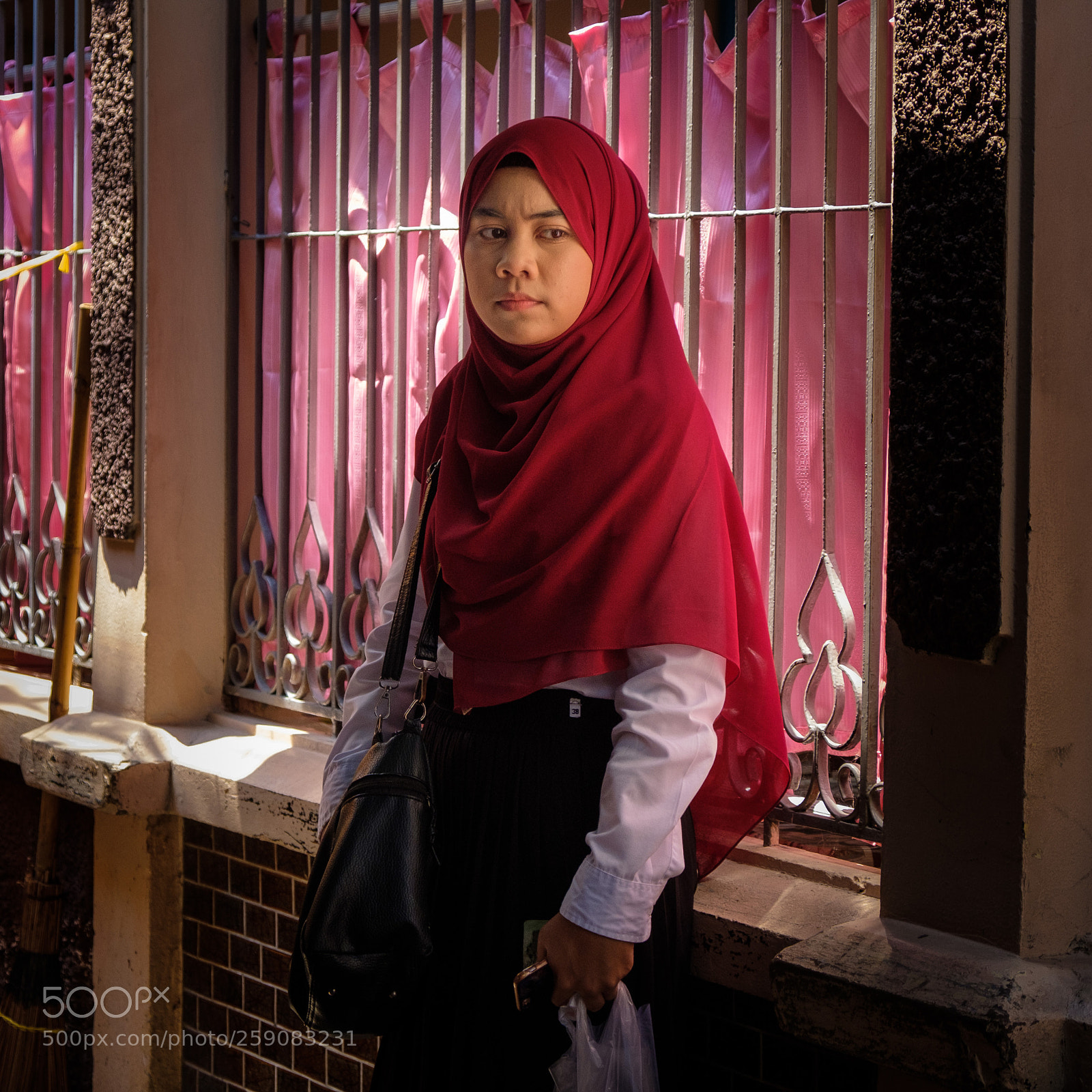 Fujifilm X-T2 sample photo. Muslim woman outside the photography