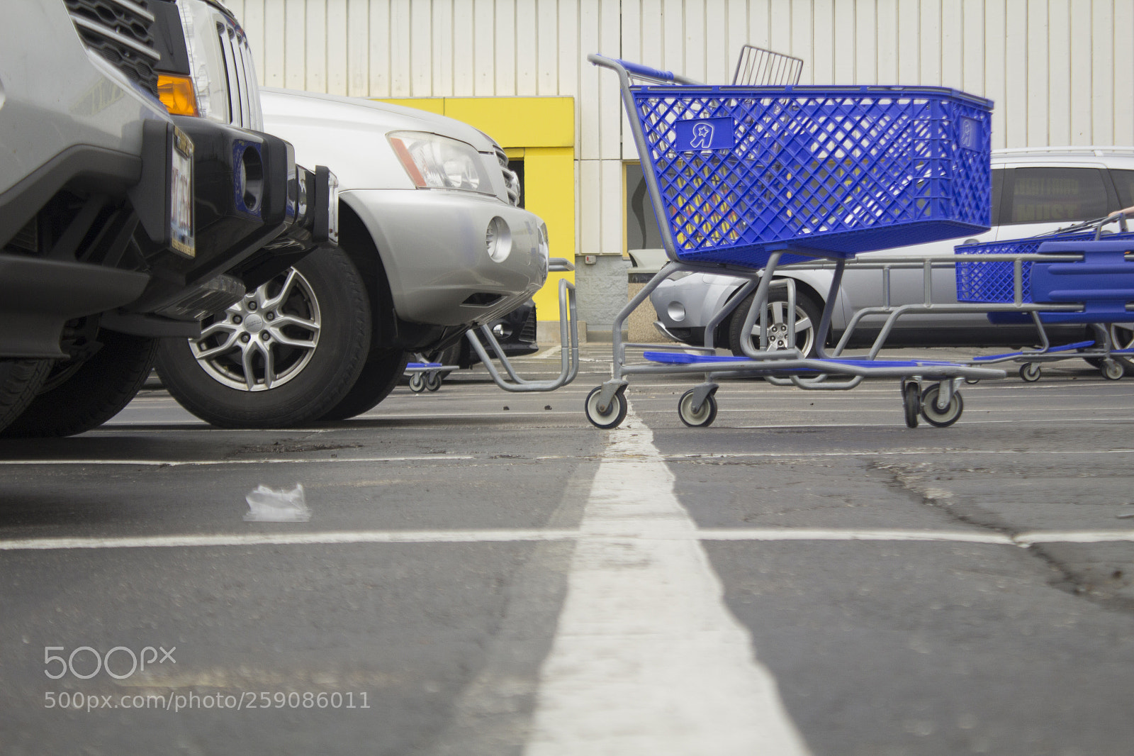Canon EOS 1200D (EOS Rebel T5 / EOS Kiss X70 / EOS Hi) sample photo. Toys r us shopping photography