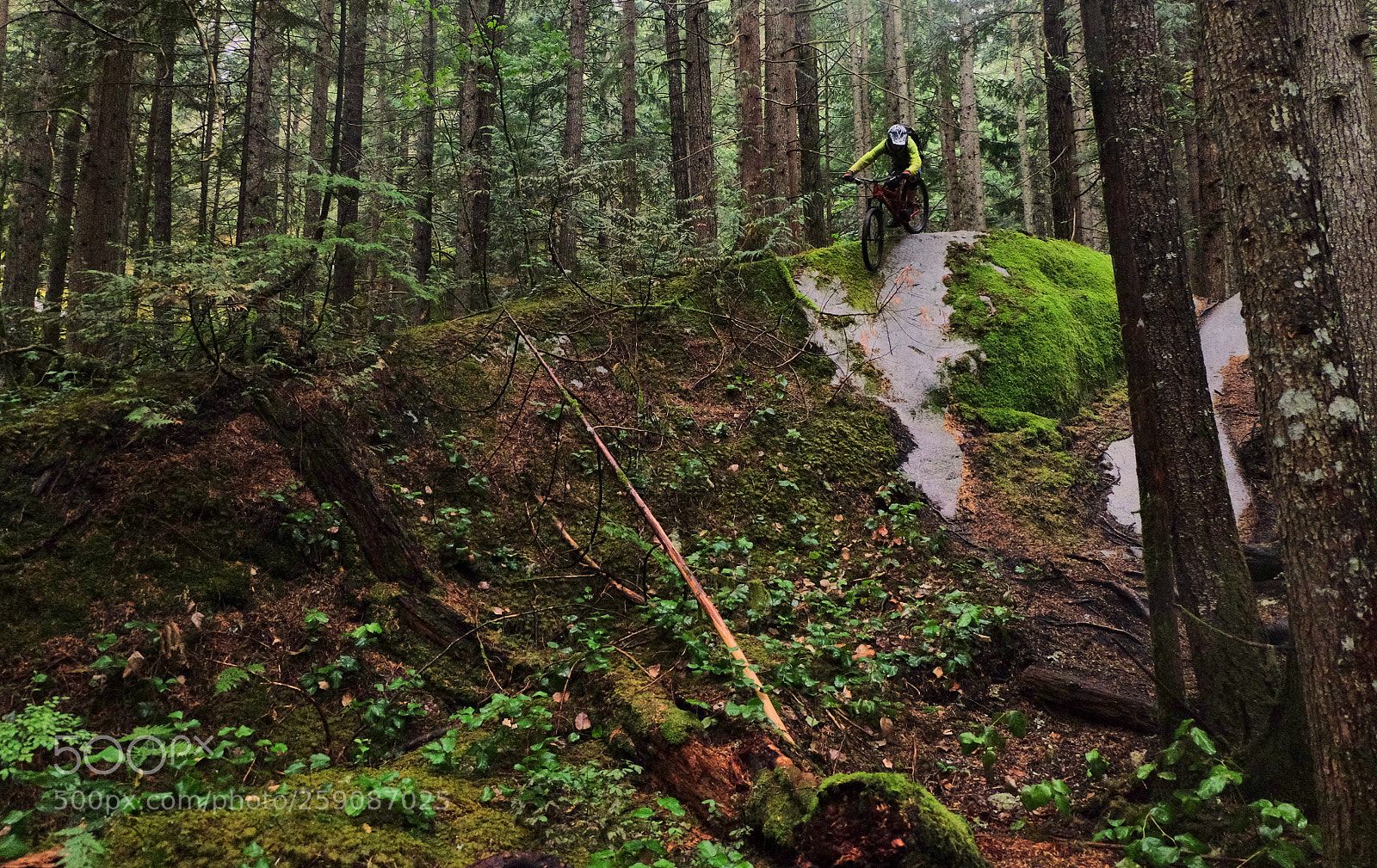 Fujifilm X-T1 sample photo. Mountain biker on steep photography