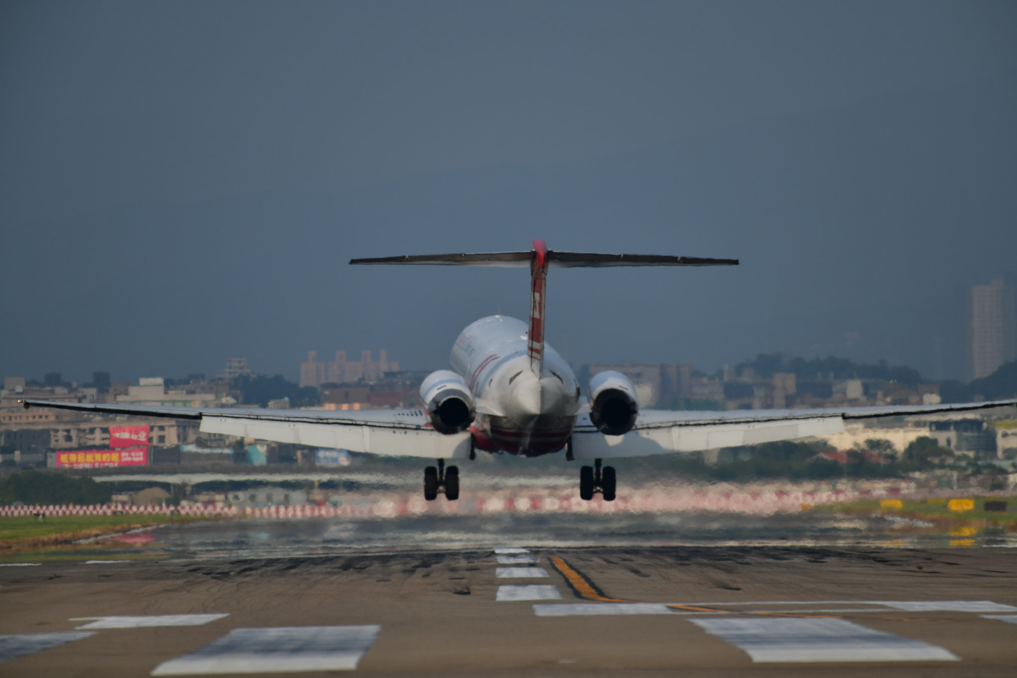 Nikon AF-S Nikkor 200-500mm F5.6E ED VR sample photo. 降落 photography