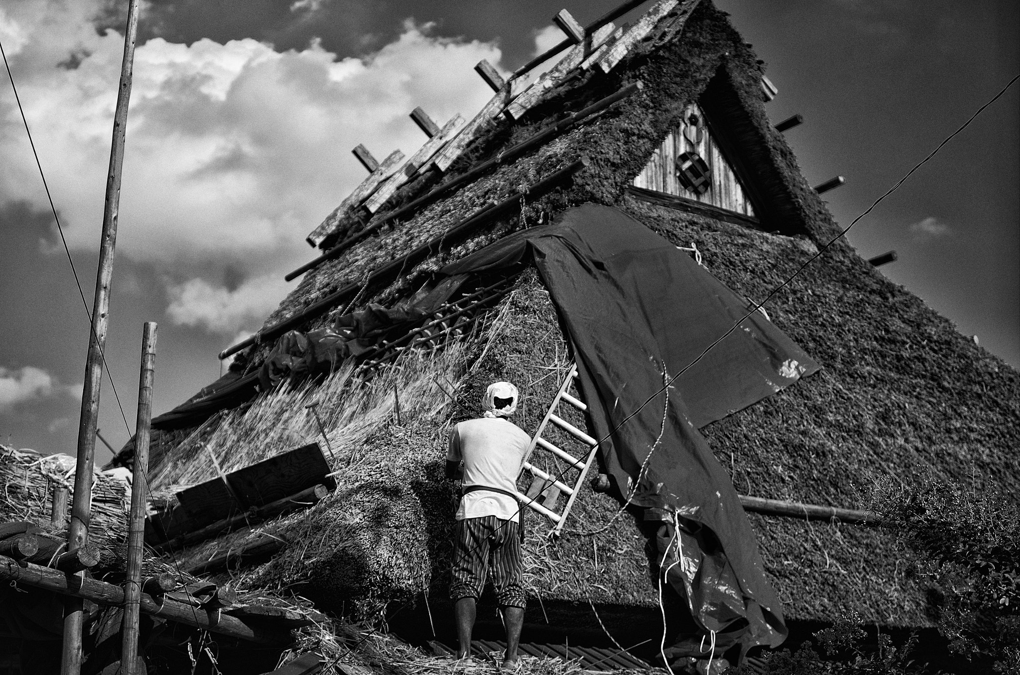 Pentax K-5 IIs sample photo. Thatched roof craftsman photography