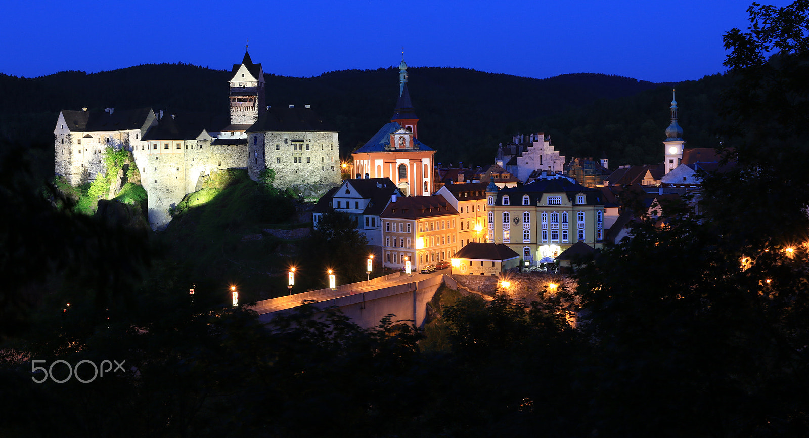 Canon EOS 7D Mark II + Canon EF-S 17-55mm F2.8 IS USM sample photo. Loket castle photography