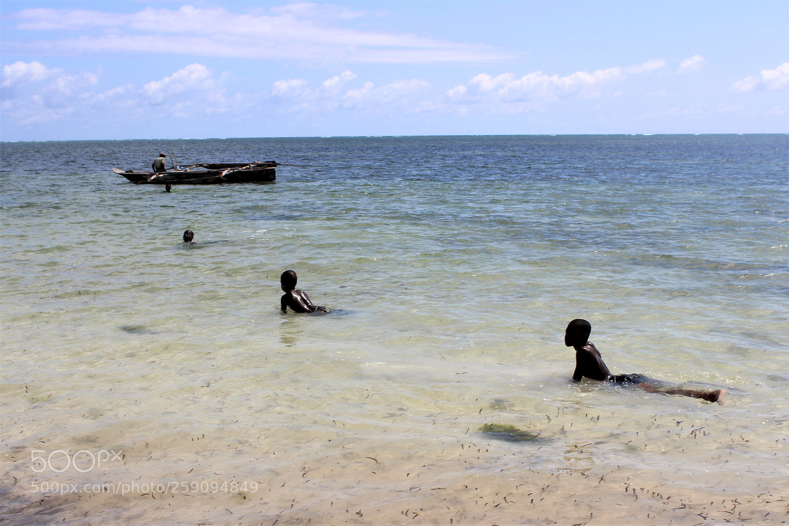 Canon EOS 600D (Rebel EOS T3i / EOS Kiss X5) sample photo. Towards the boat photography