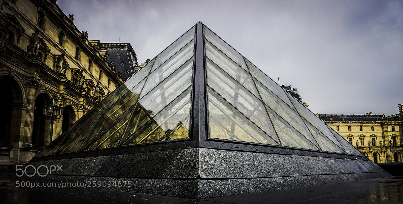 Sony a6000 sample photo. Petite pyramide - louvre photography