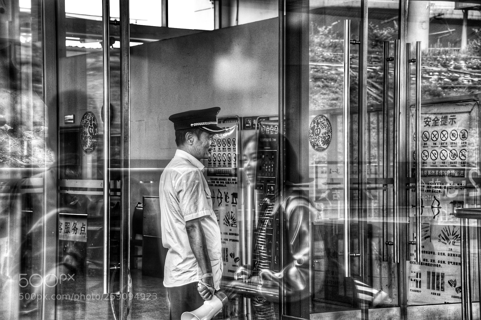 Nikon D7200 sample photo. 铁路工作人员的微笑 photography
