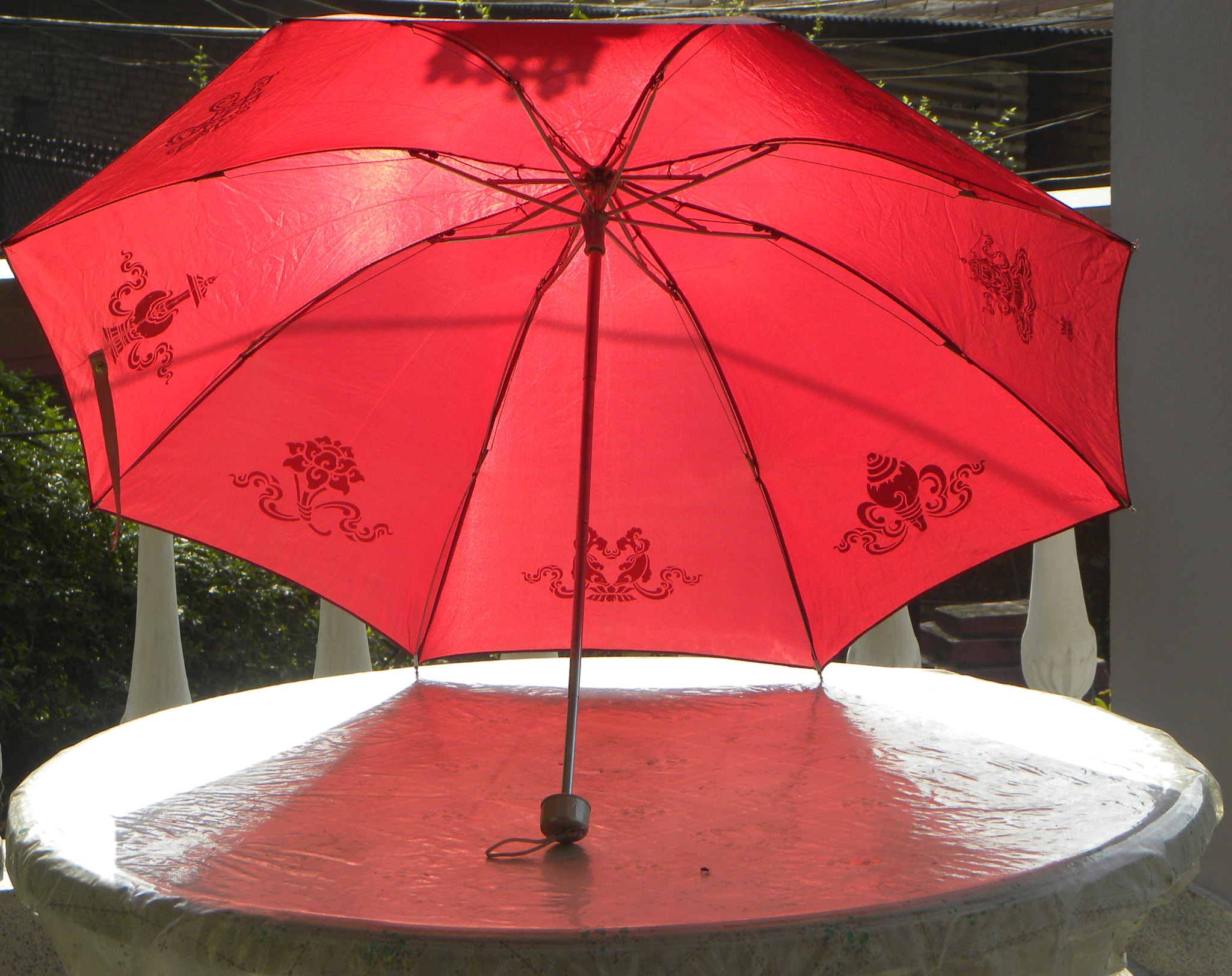 Nikon Coolpix P90 sample photo. The red umbrella photography