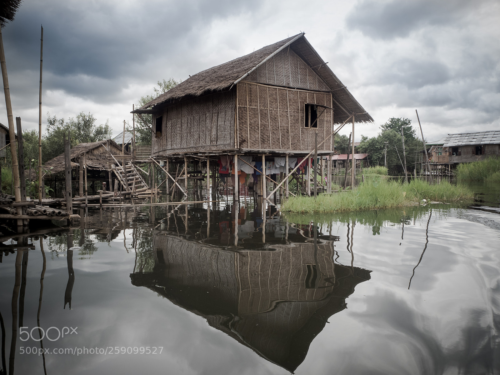 Olympus OM-D E-M10 sample photo. Lake inle house photography