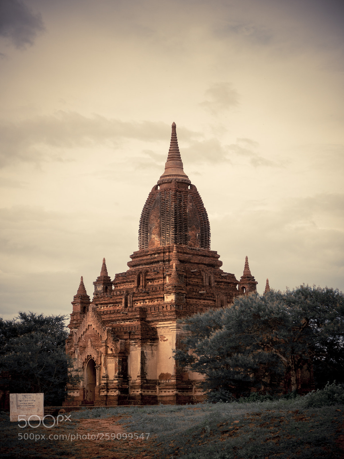Olympus OM-D E-M10 sample photo. Bagan temple photography