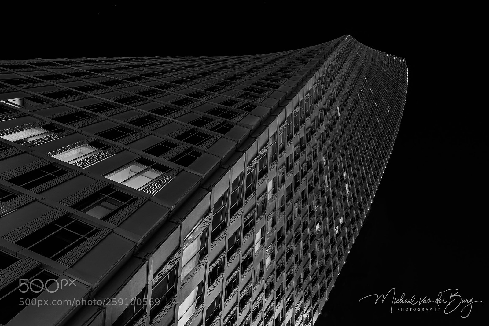 Canon EOS 5D Mark IV sample photo. Cayan tower dubai marina photography