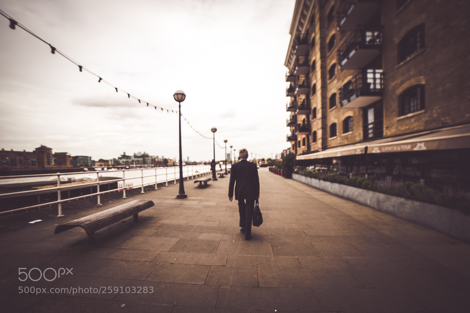 Nikon D610 sample photo. Walking along the thames photography