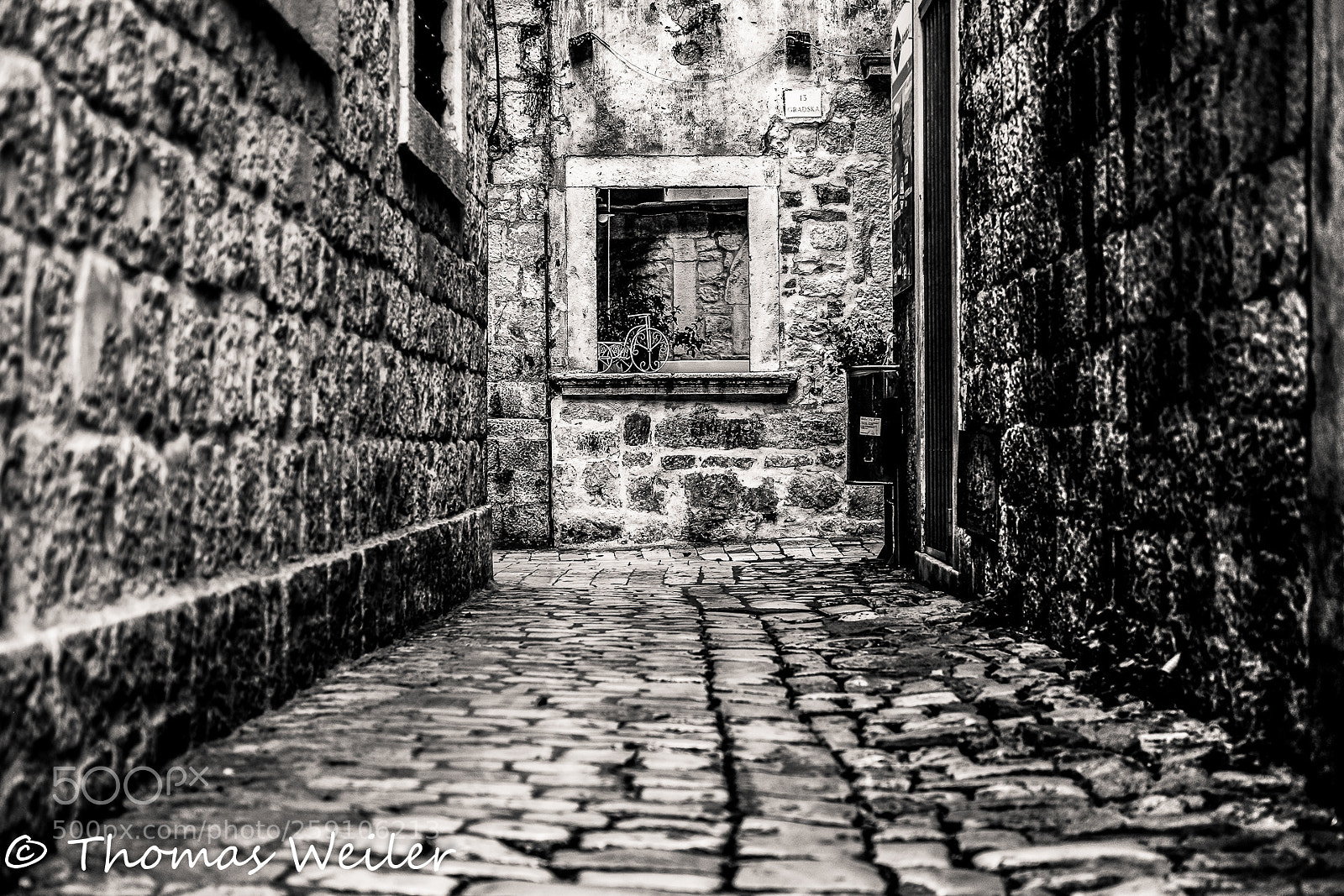 Fujifilm X-T1 sample photo. Lost in the past photography