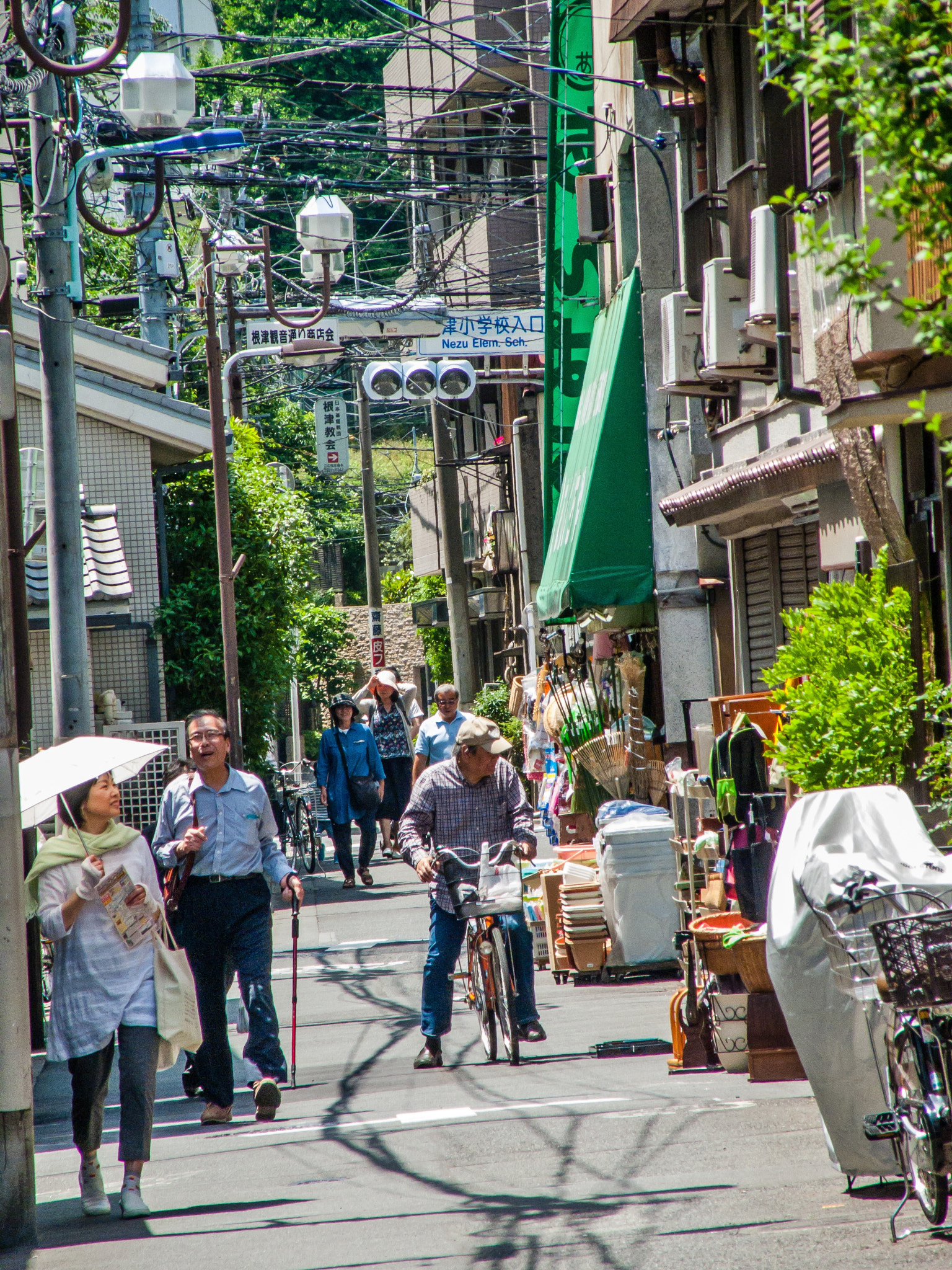 Olympus SP570UZ sample photo. Yanaka street photography