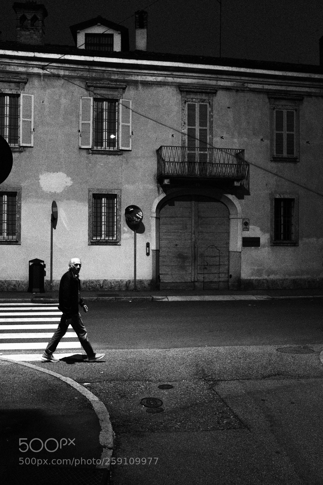 Fujifilm X100F sample photo. Night walks photography