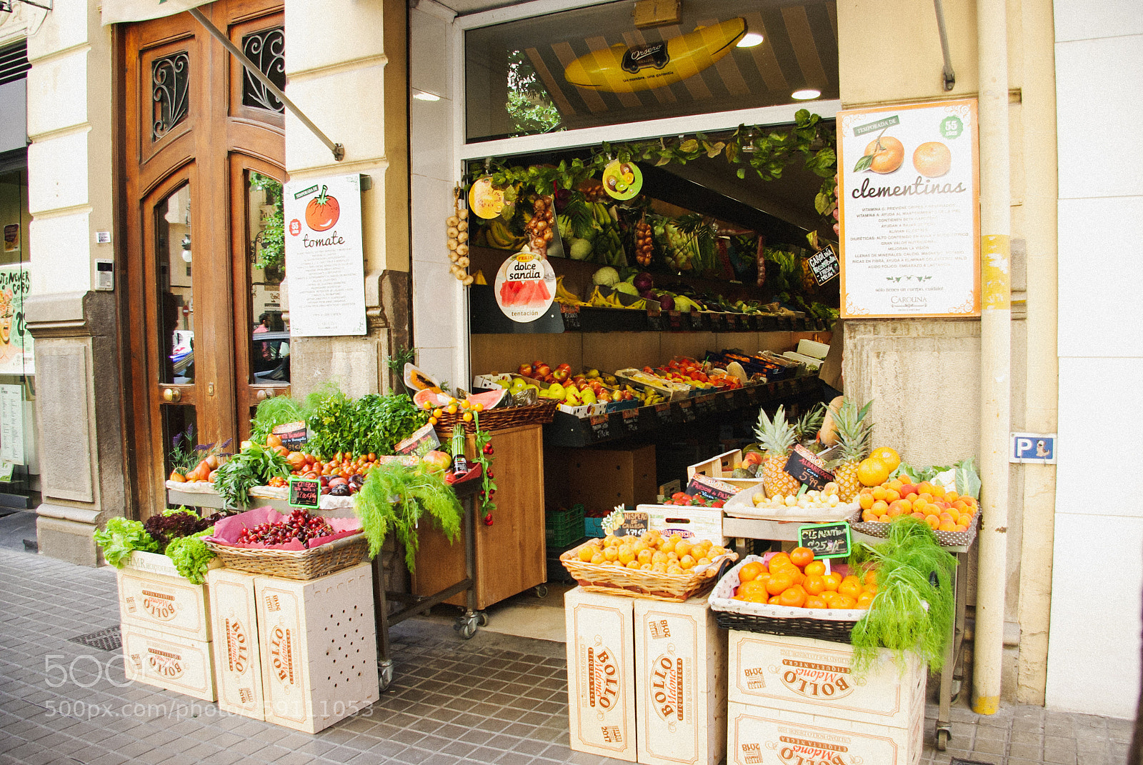 Pentax K10D sample photo. Color street photography