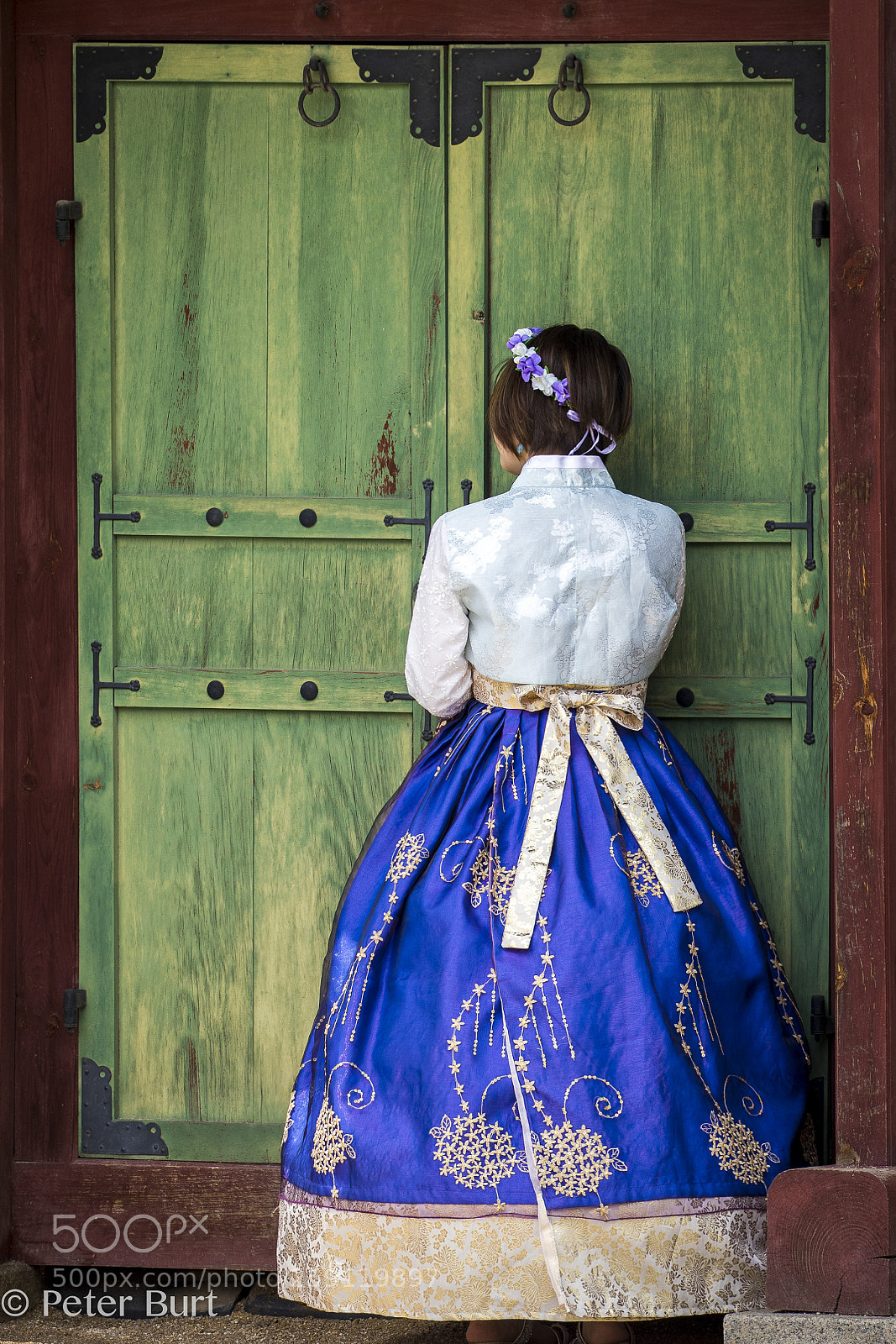 Canon EOS 5D Mark IV sample photo. Traditional dress in seoul photography