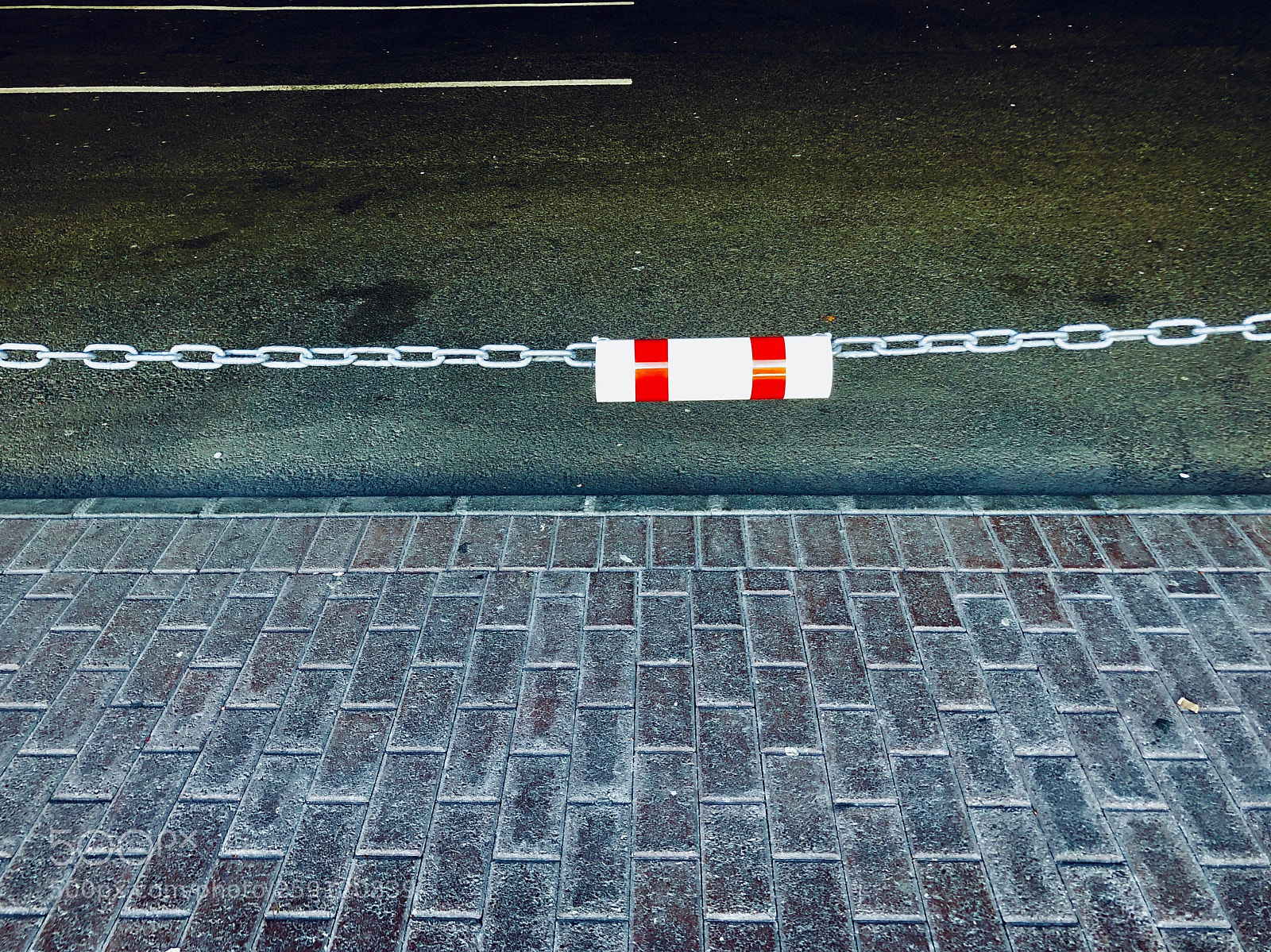 Apple iPhone 8 Plus sample photo. Street lines photography