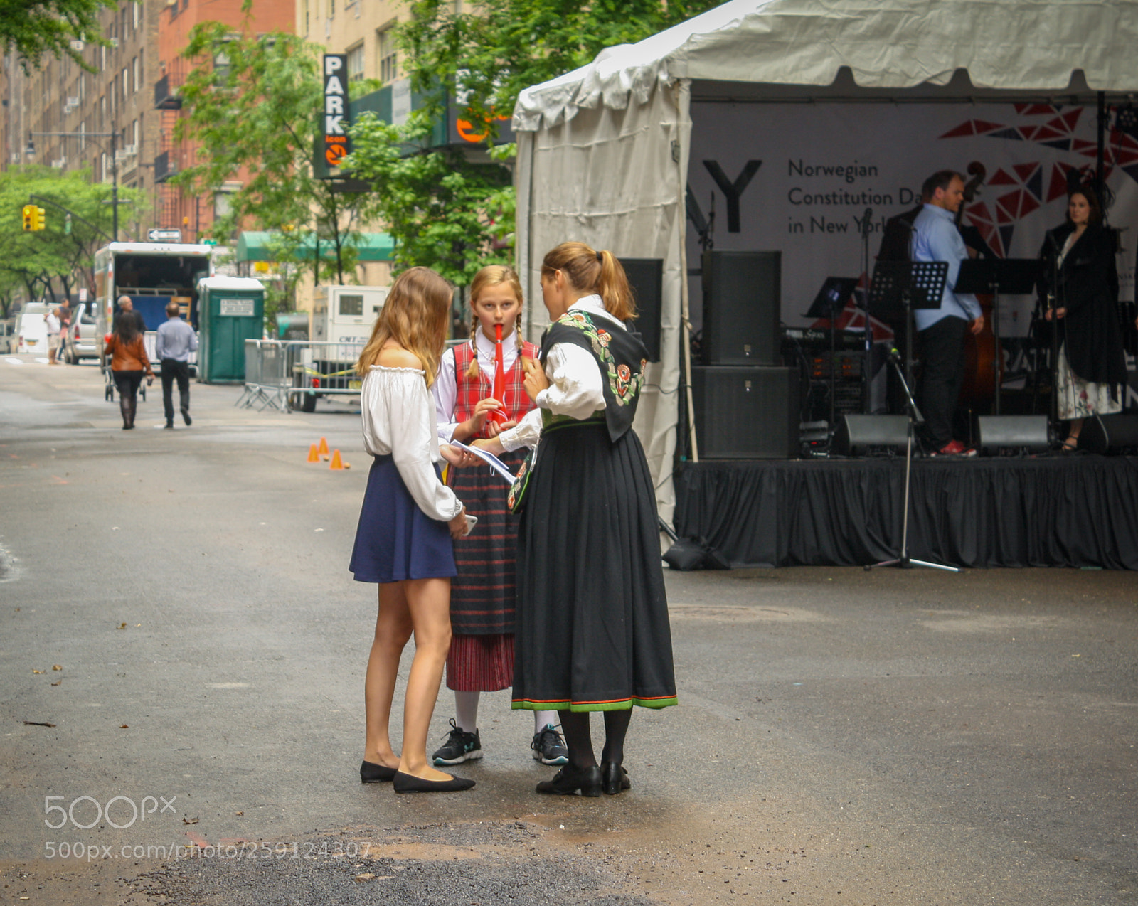 Canon EOS 1000D (EOS Digital Rebel XS / EOS Kiss F) sample photo. May 17 norwegian constitution day 2018 photography