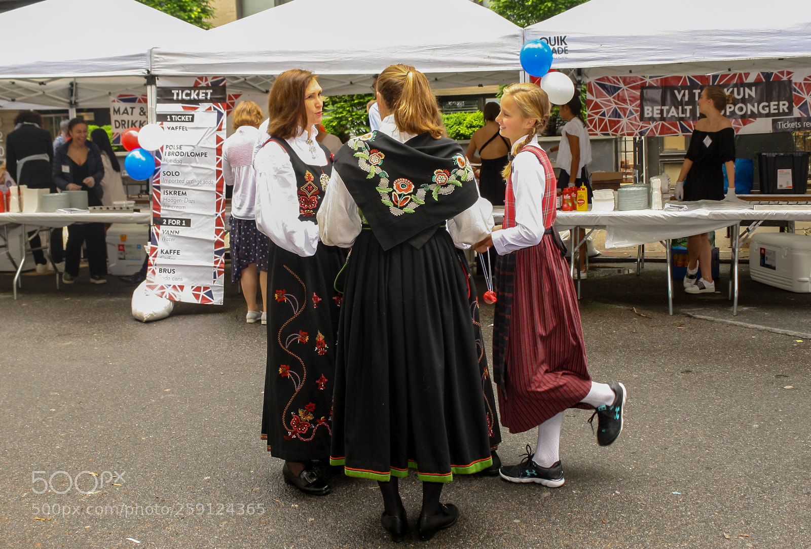 Canon EOS 1000D (EOS Digital Rebel XS / EOS Kiss F) sample photo. May 17 norwegian constitution day 2018 photography