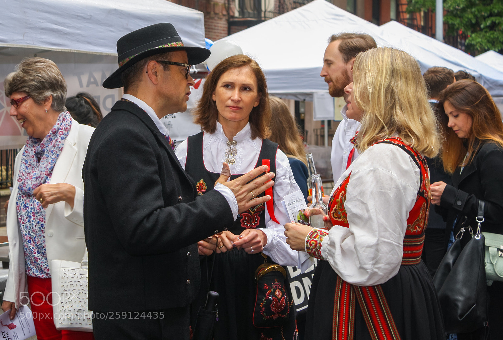 Canon EOS 1000D (EOS Digital Rebel XS / EOS Kiss F) sample photo. May 17 norwegian constitution day 2018 photography