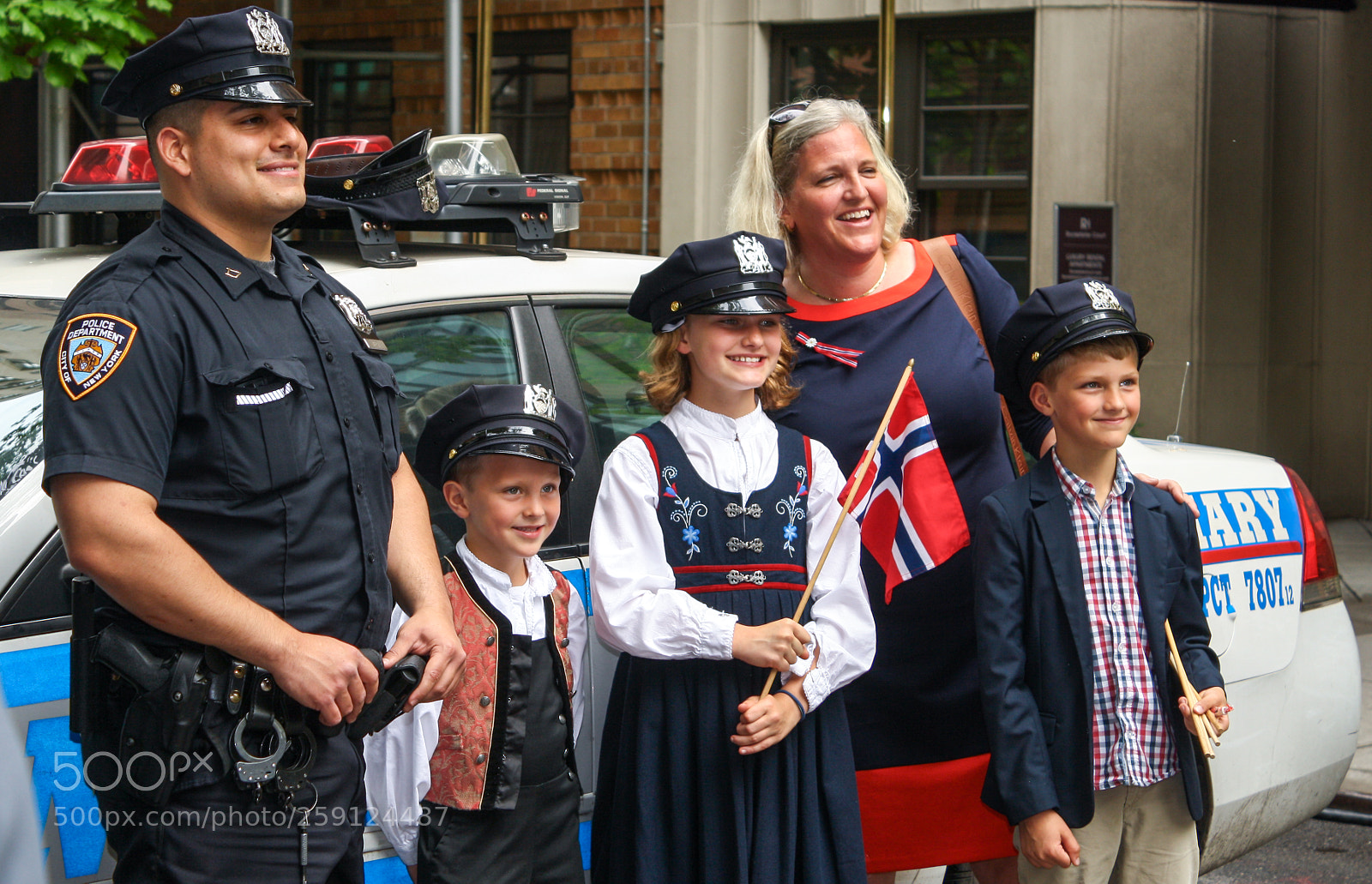 Canon EOS 1000D (EOS Digital Rebel XS / EOS Kiss F) sample photo. May 17 norwegian constitution day 2018 photography