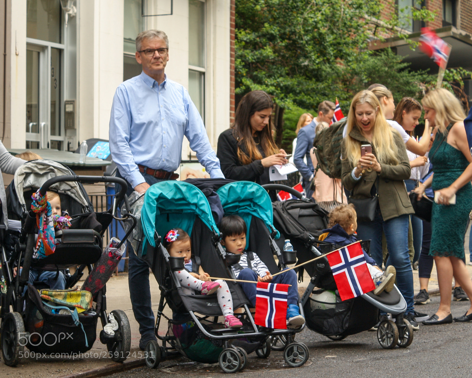 Canon EOS 1000D (EOS Digital Rebel XS / EOS Kiss F) sample photo. May 17 norwegian constitution day 2018 photography