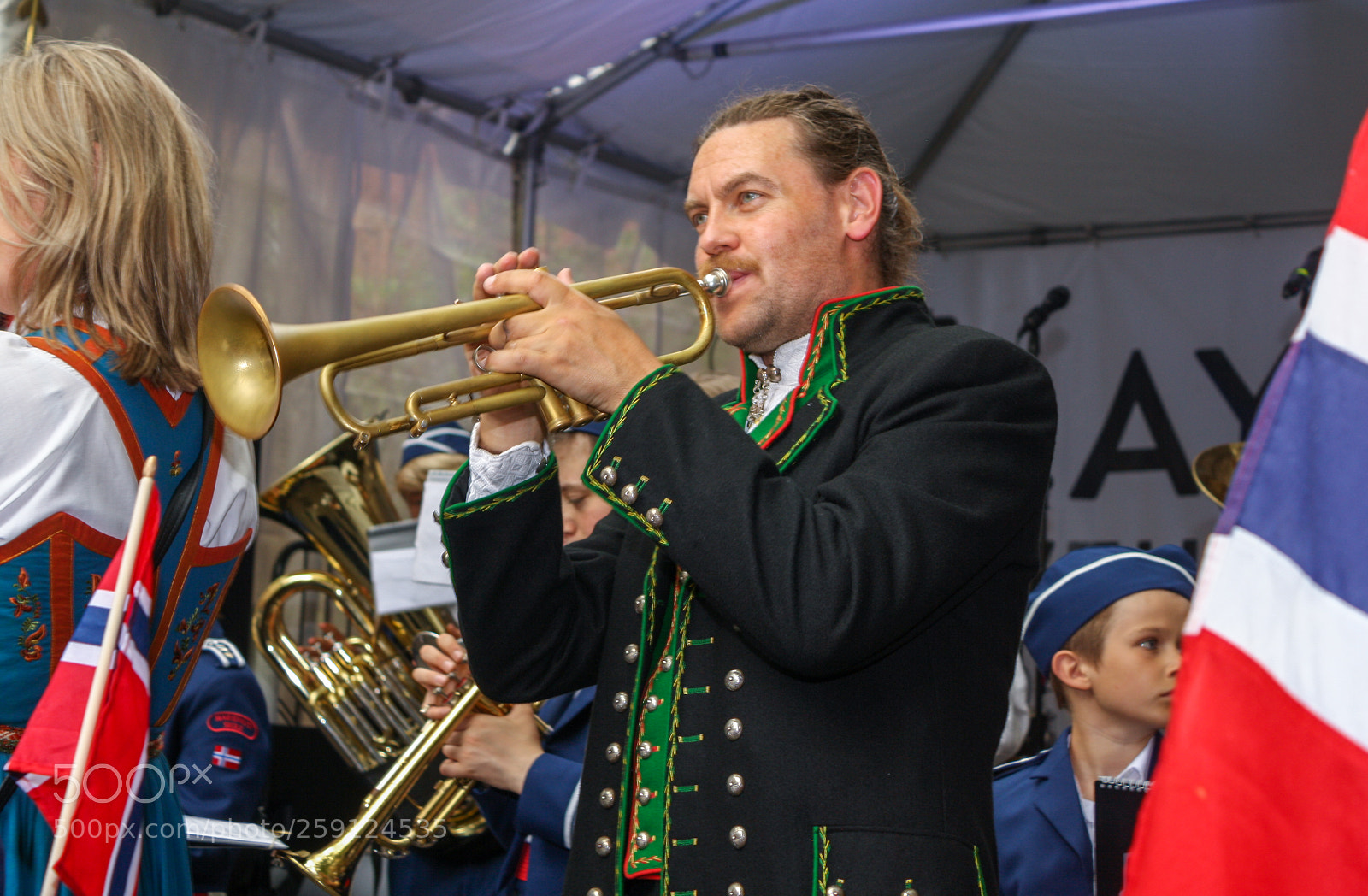 Canon EOS 1000D (EOS Digital Rebel XS / EOS Kiss F) sample photo. May 17 norwegian constitution day 2018 photography