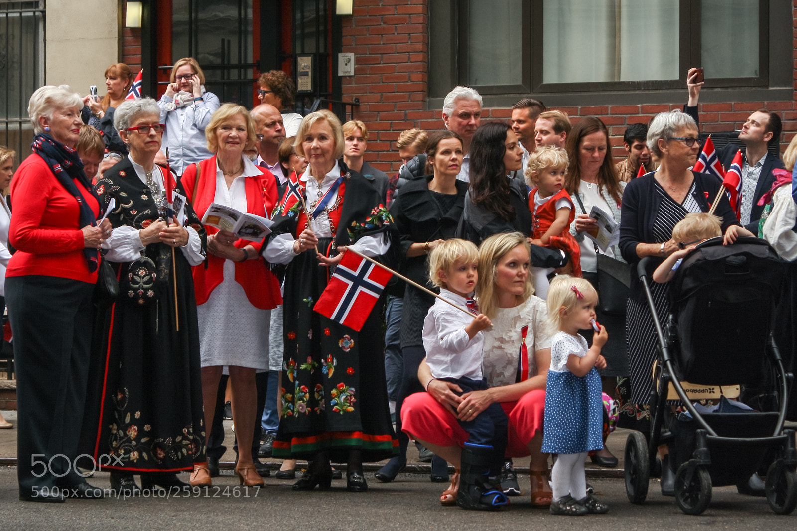 Canon EOS 1000D (EOS Digital Rebel XS / EOS Kiss F) sample photo. May 17 norwegian constitution day 2018 photography