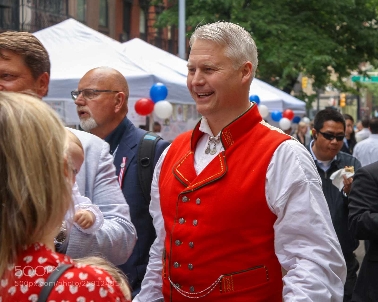 Canon EOS 1000D (EOS Digital Rebel XS / EOS Kiss F) sample photo. May 17 norwegian constitution day 2018 photography
