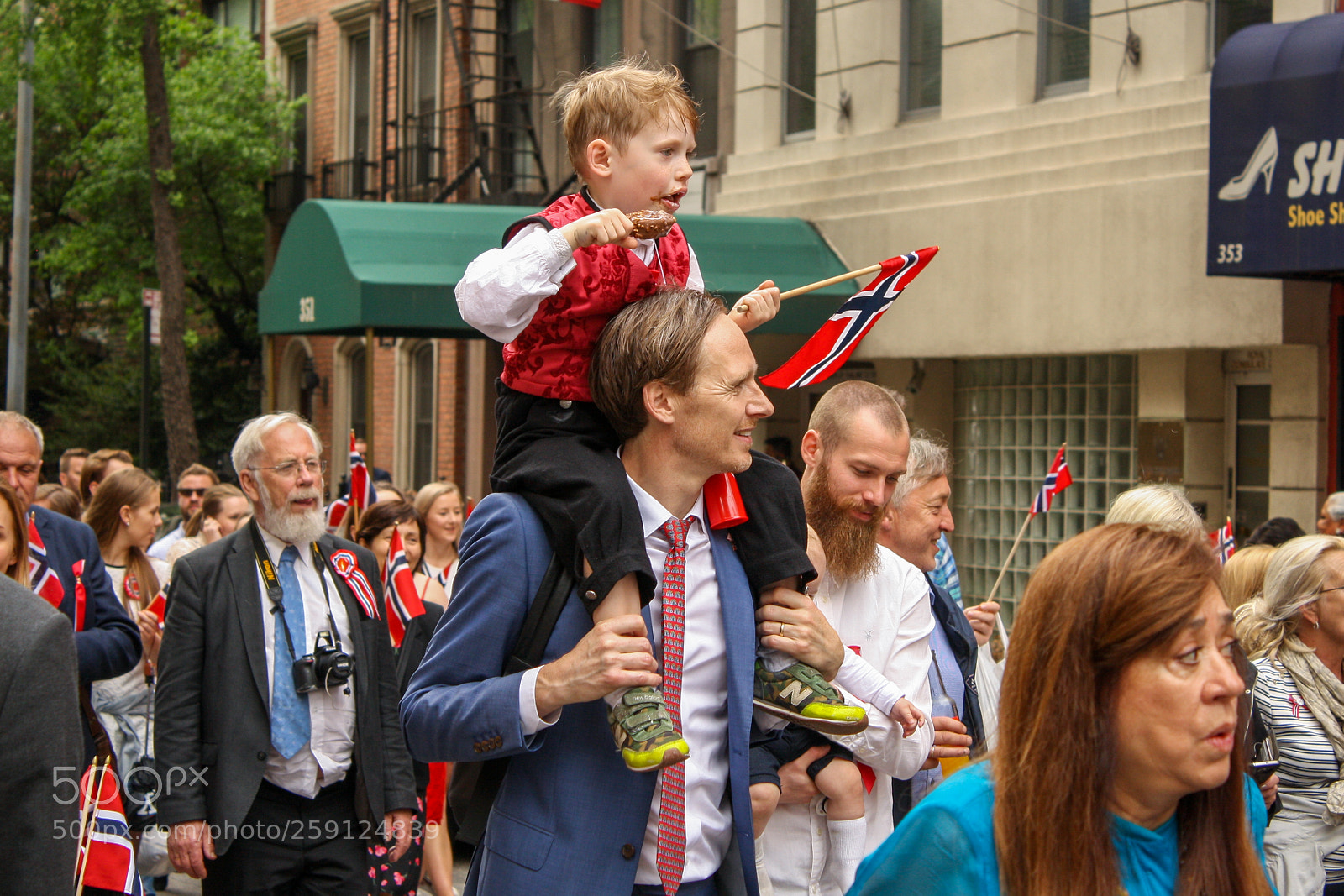 Canon EOS 1000D (EOS Digital Rebel XS / EOS Kiss F) sample photo. May 17 norwegian constitution day 2018 photography