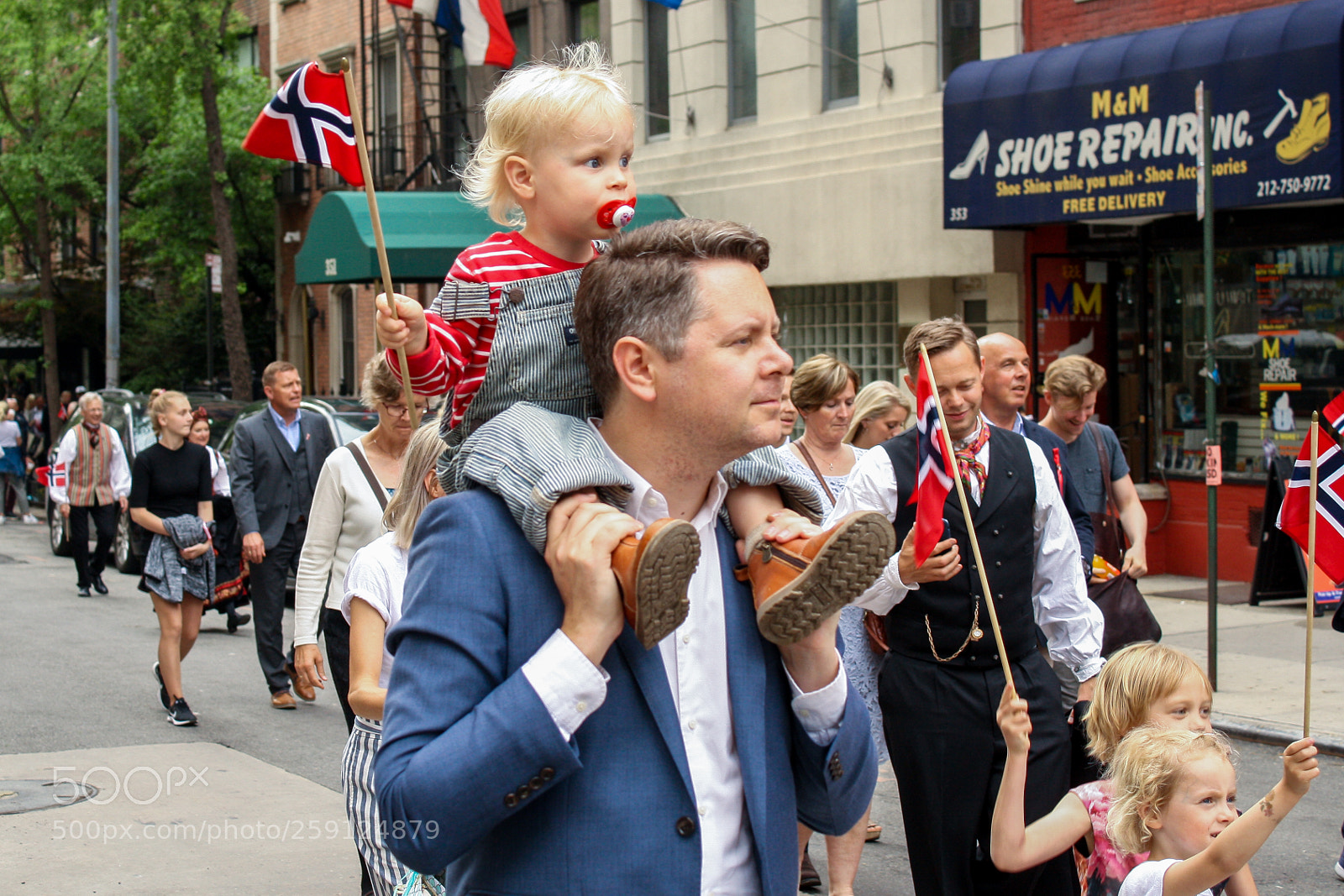 Canon EOS 1000D (EOS Digital Rebel XS / EOS Kiss F) sample photo. May 17 norwegian constitution day 2018 photography