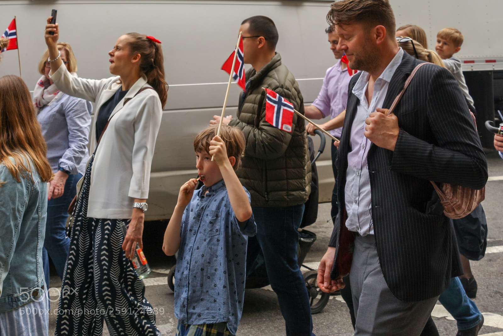 Canon EOS 1000D (EOS Digital Rebel XS / EOS Kiss F) sample photo. May 17 norwegian constitution day 2018 photography