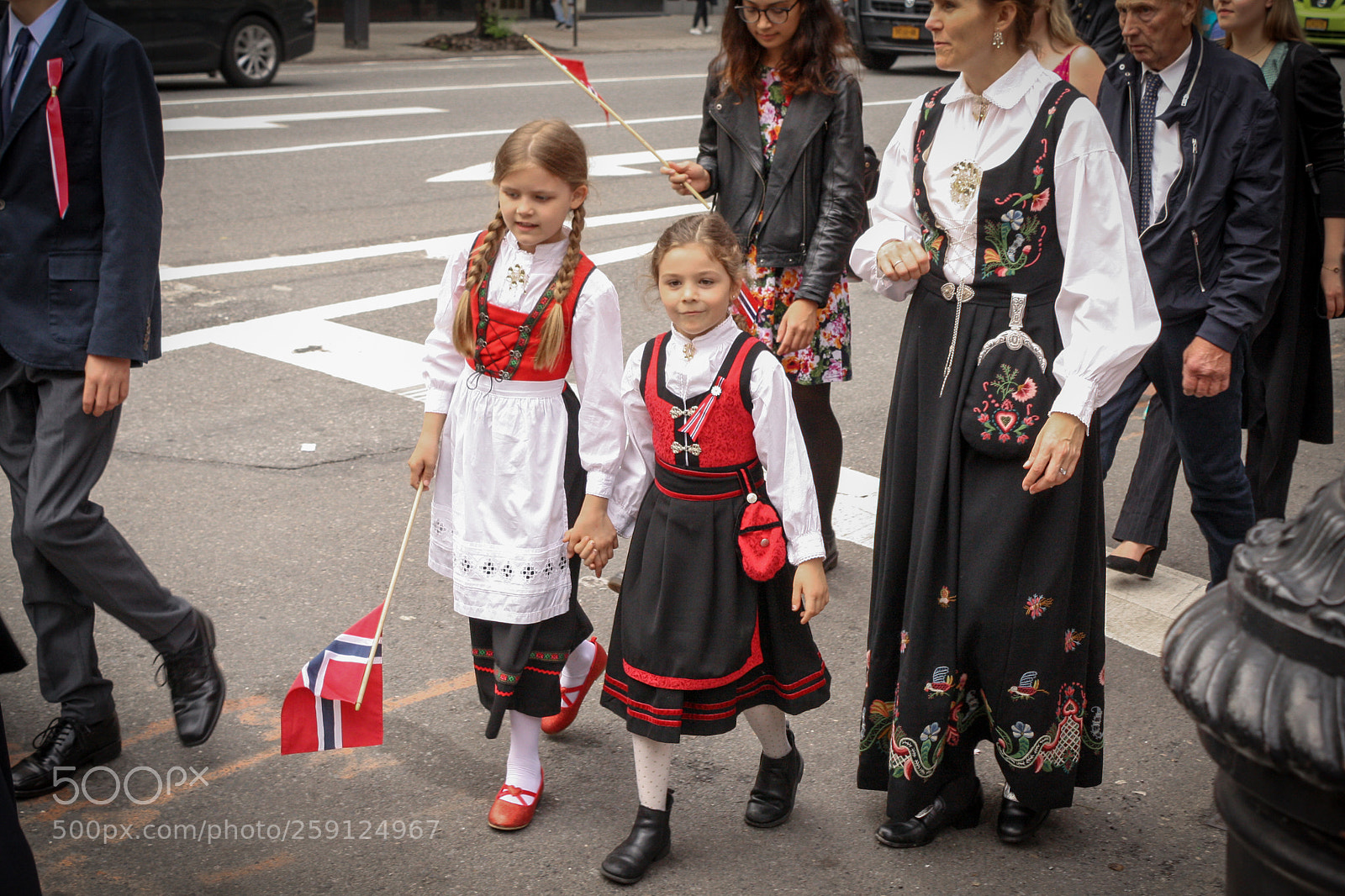 Canon EOS 1000D (EOS Digital Rebel XS / EOS Kiss F) sample photo. May 17 norwegian constitution day 2018 photography