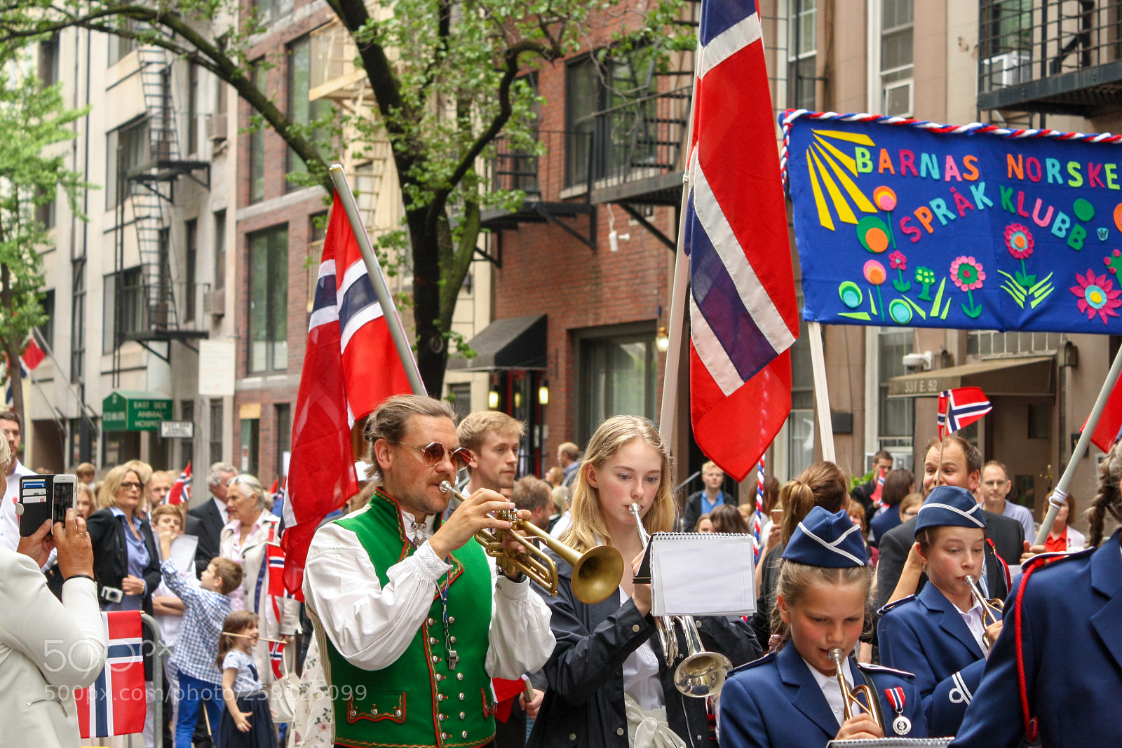 Canon EOS 1000D (EOS Digital Rebel XS / EOS Kiss F) sample photo. May 17 norwegian constitution day 2018 photography
