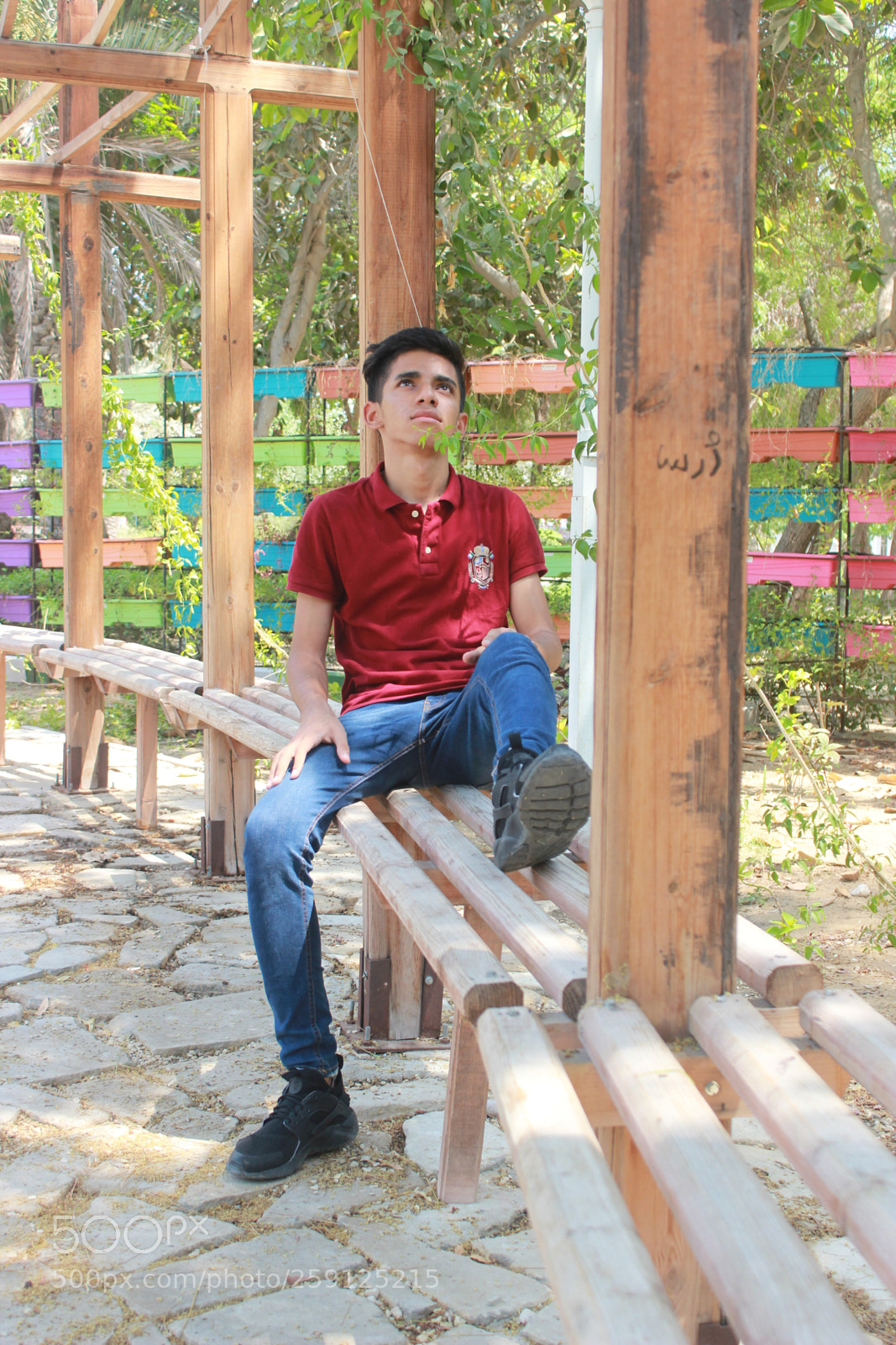 Canon EOS 600D (Rebel EOS T3i / EOS Kiss X5) sample photo. Garden and young man photography