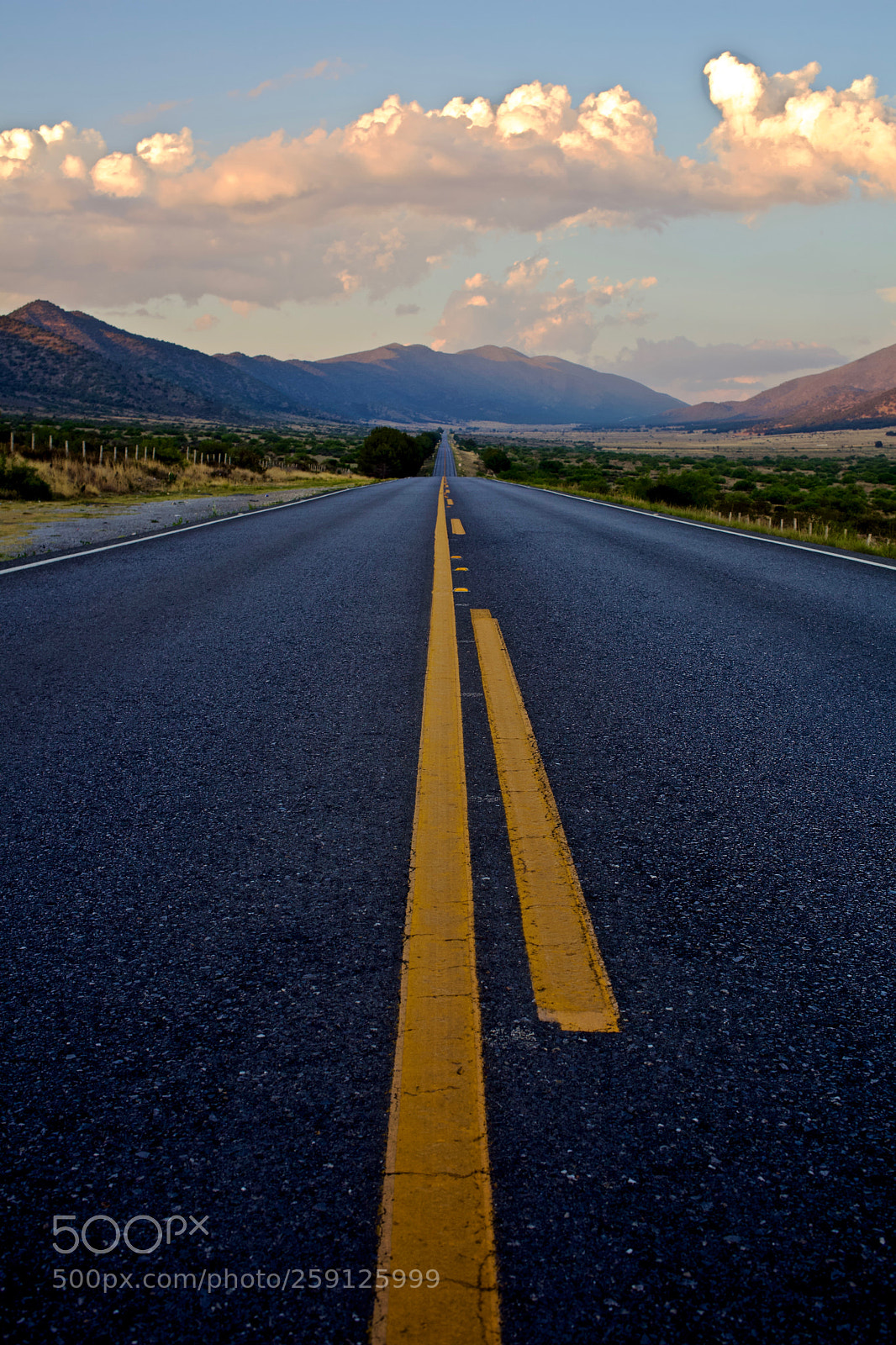 Canon EOS 5D Mark II sample photo. Carretera y nubes photography