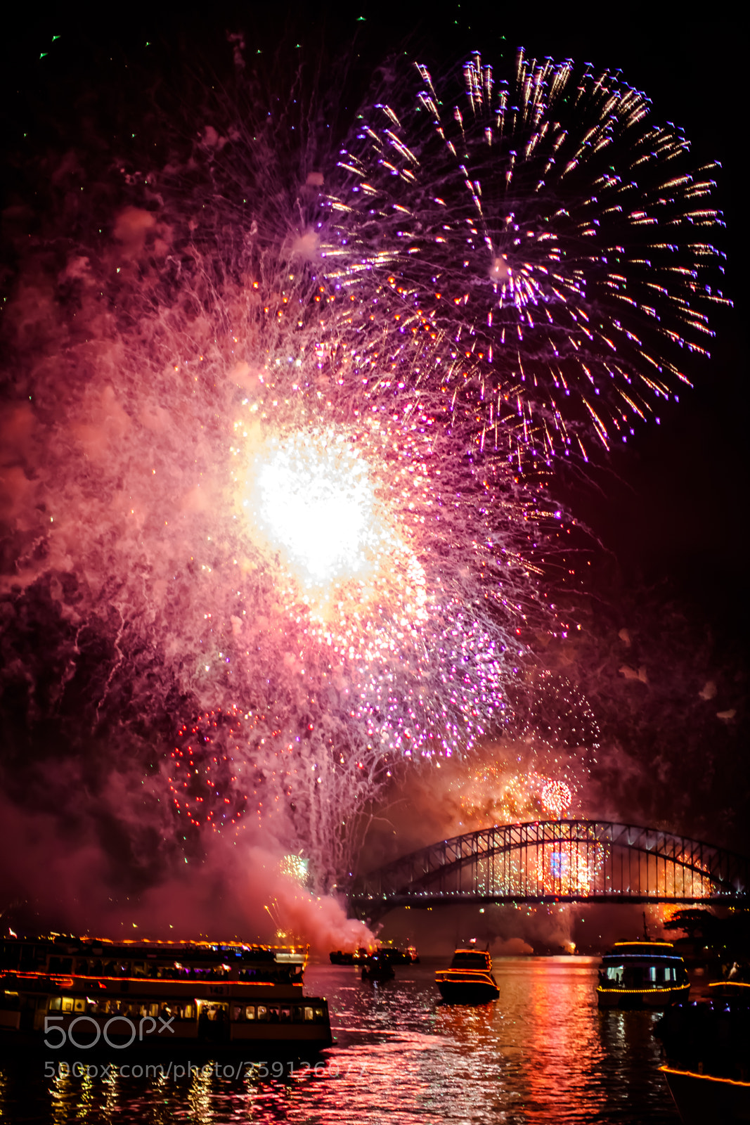 Canon EOS 5D Mark II sample photo. Fireworks and boats photography