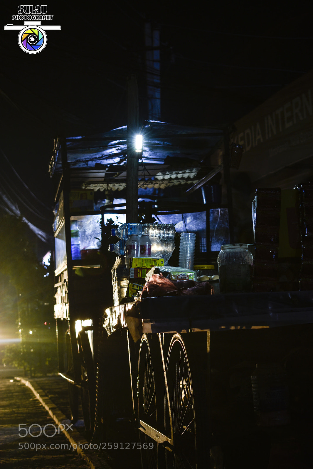 Nikon D3400 sample photo. Hunger in the middle photography