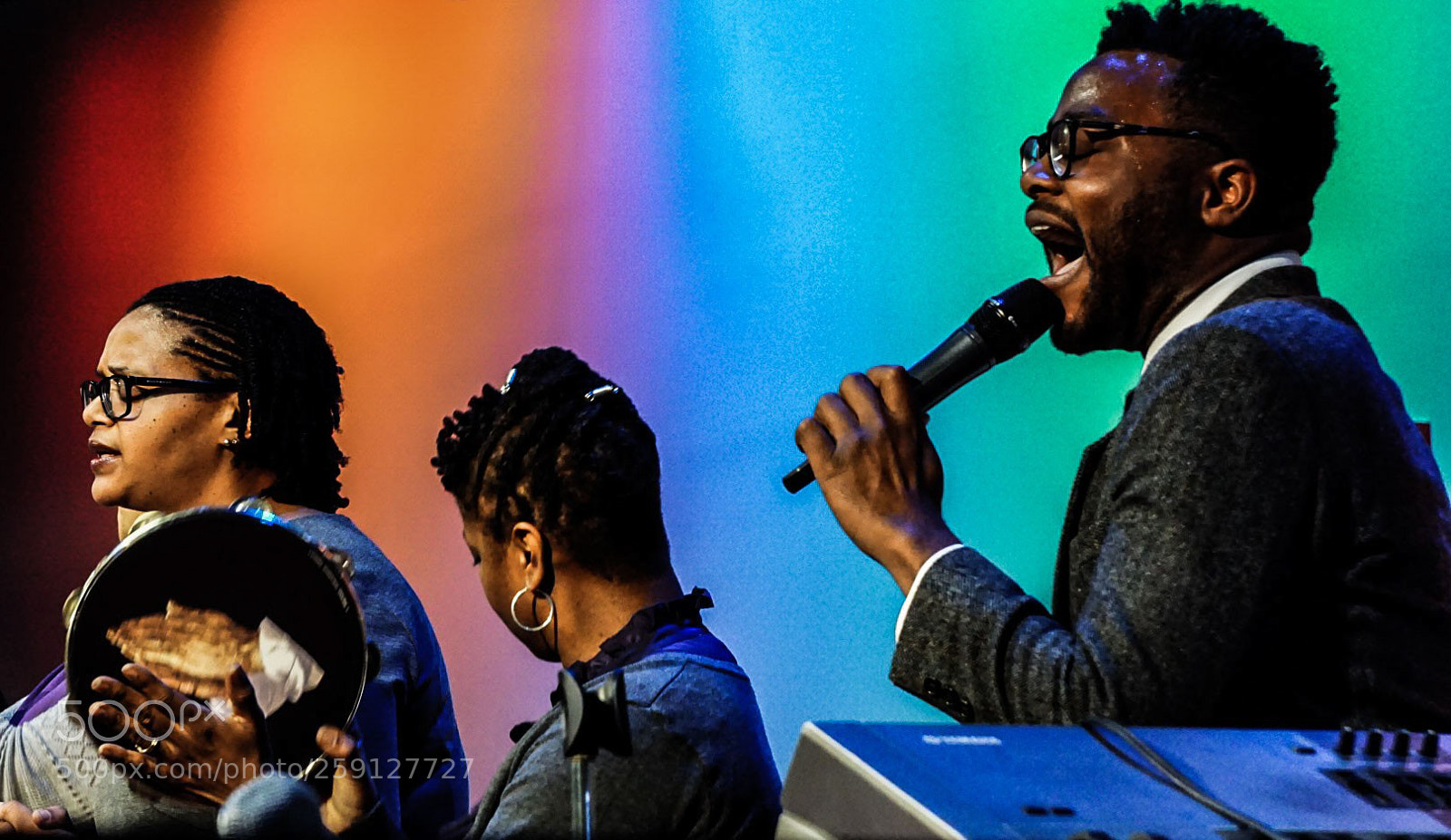 Sony a6000 sample photo. Singing and tambourine photography